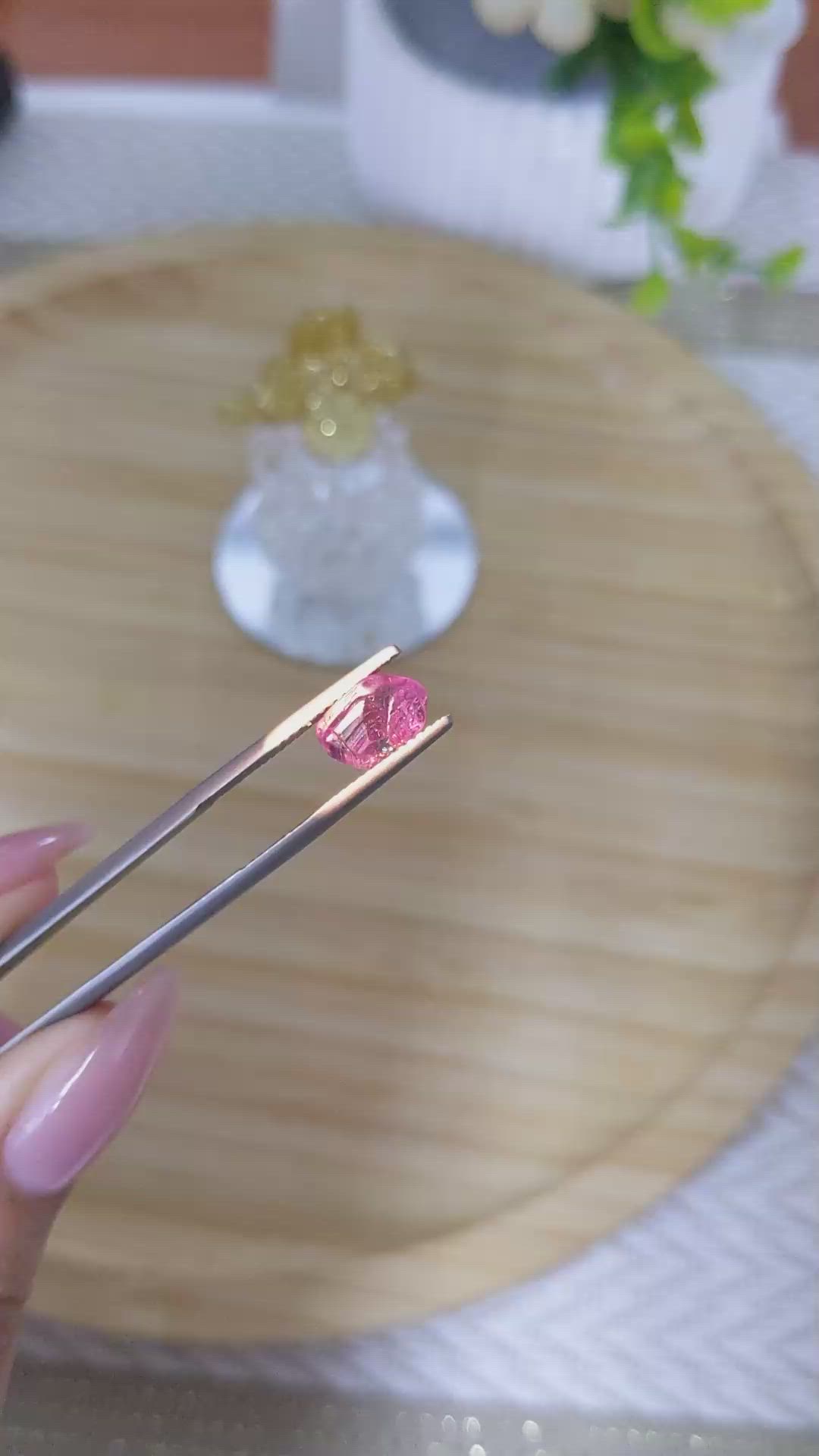 2.33 Ct. Alexandrite from Ceylon (Sri Lanka) Size Video