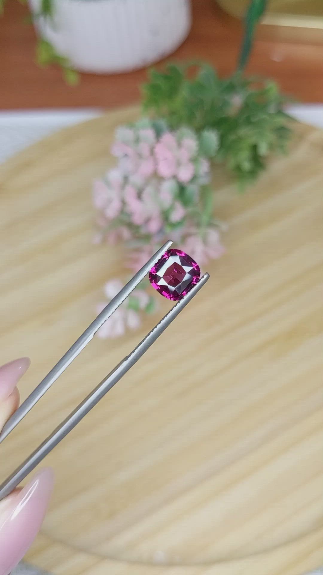 2.34 Ct. Rhodolite Garnet from Ceylon (Sri Lanka) Size Video