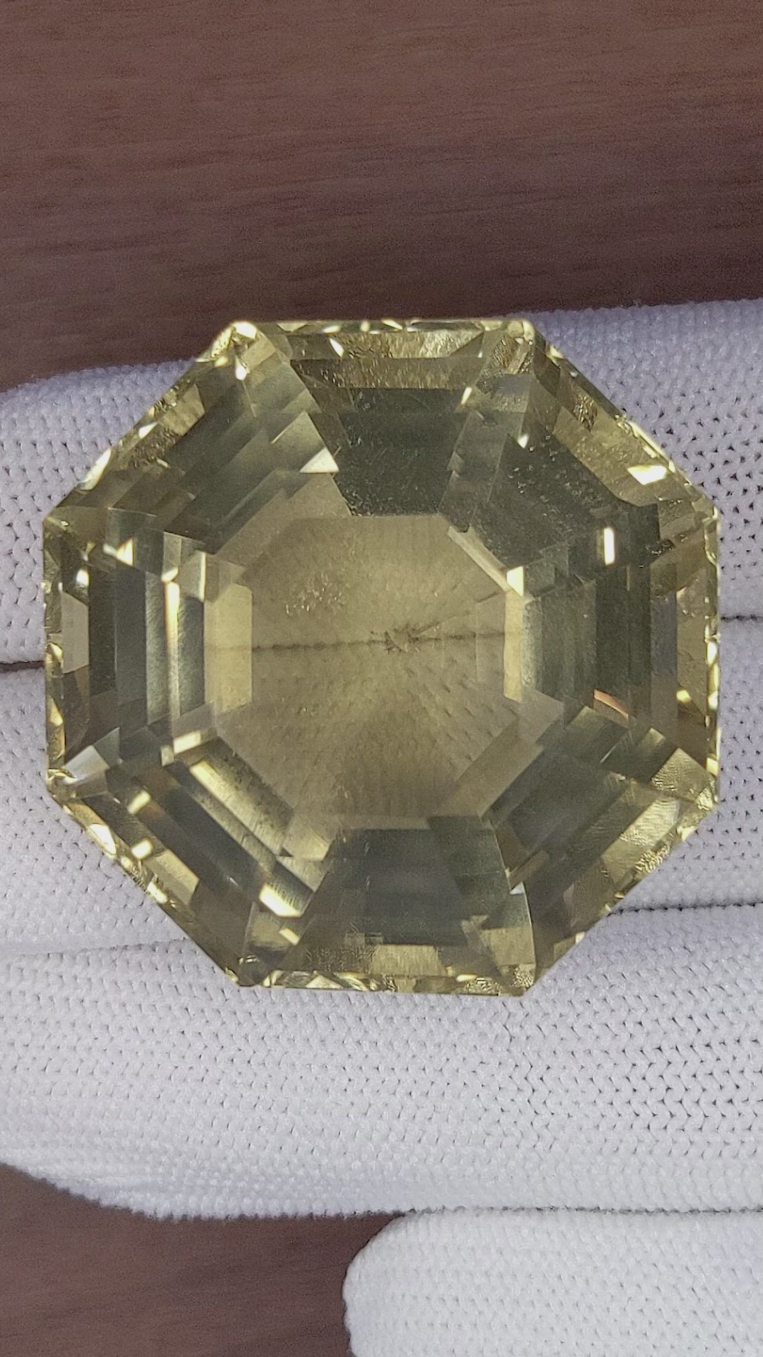 228.10 Ct. Quartz Size Video