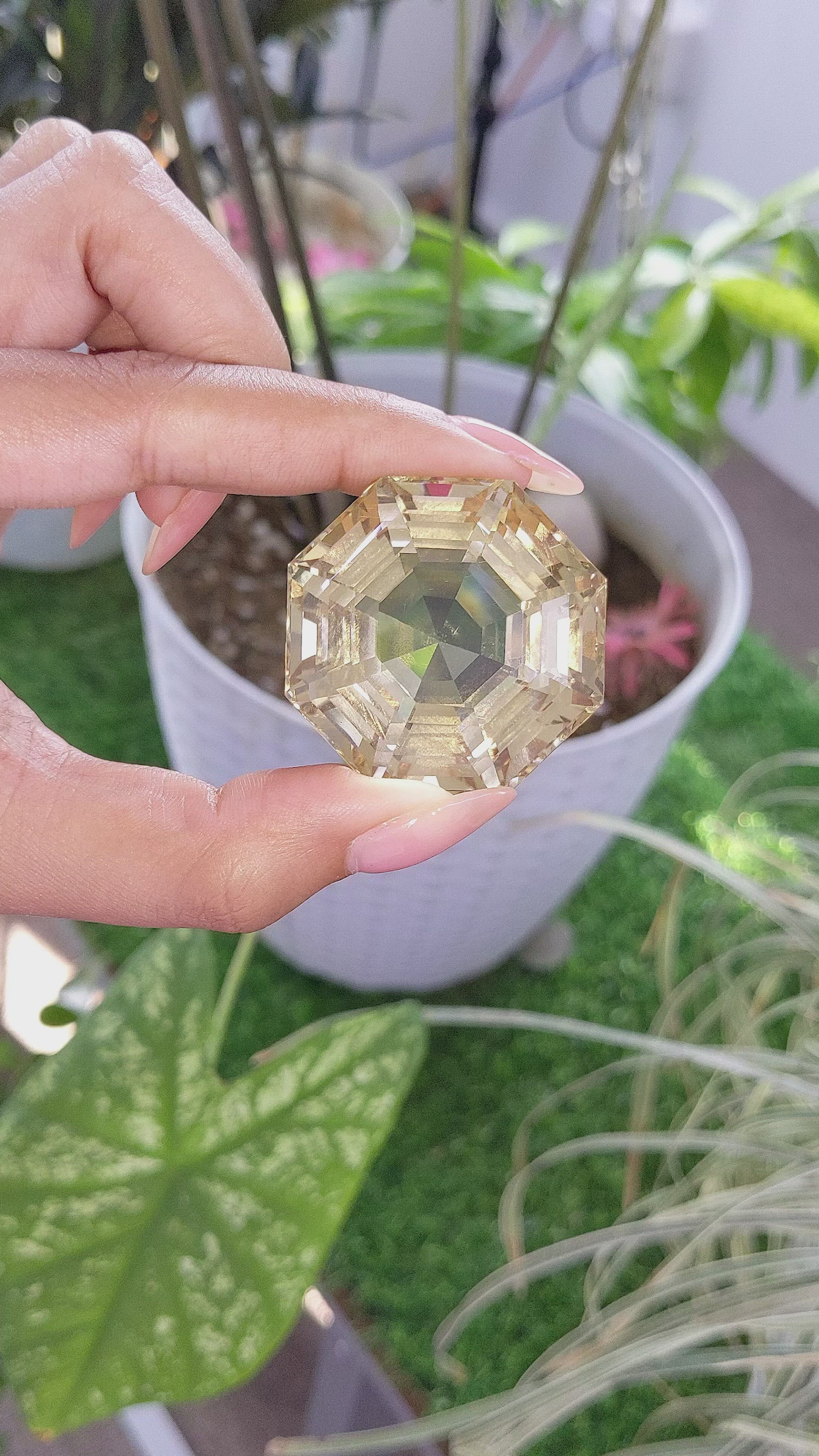 228.10 Ct. Quartz Size Video