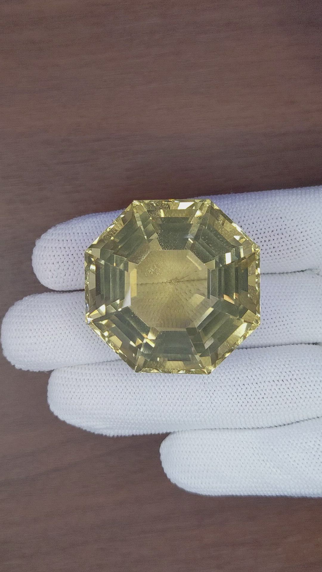 228.10 Ct. Quartz Size Video