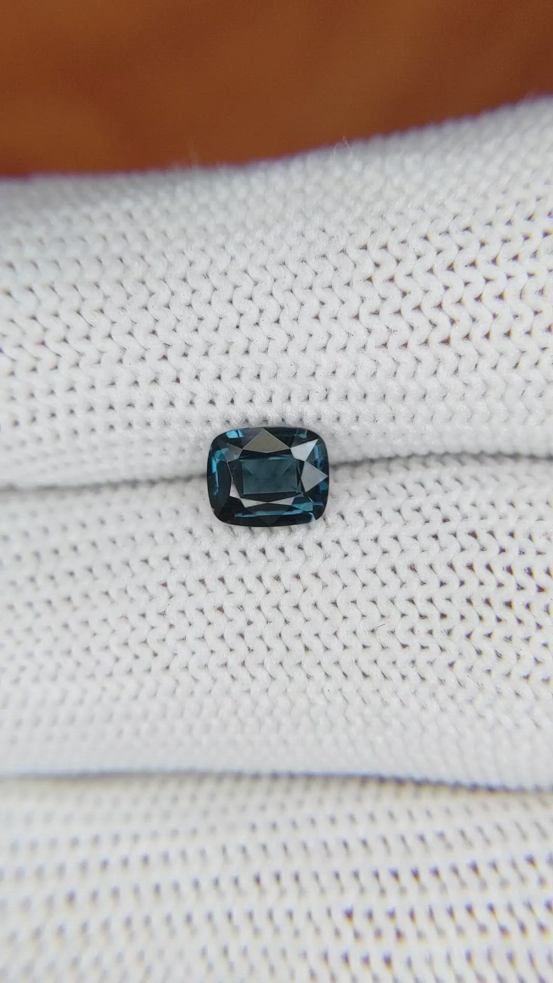 0.84 Ct. Spinel from Ceylon (Sri Lanka) Size Video