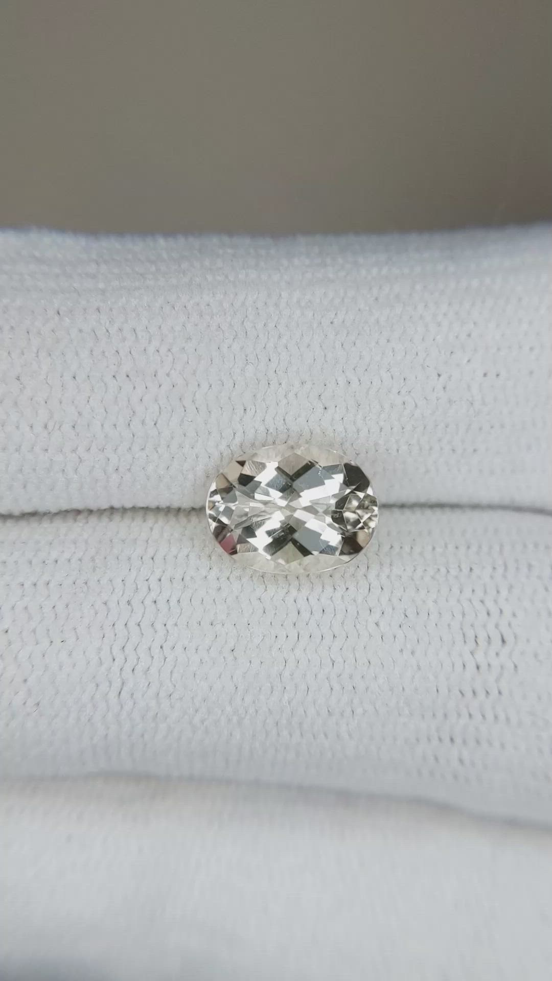 1.58 Ct. Heliodor from Pakistan Size Video