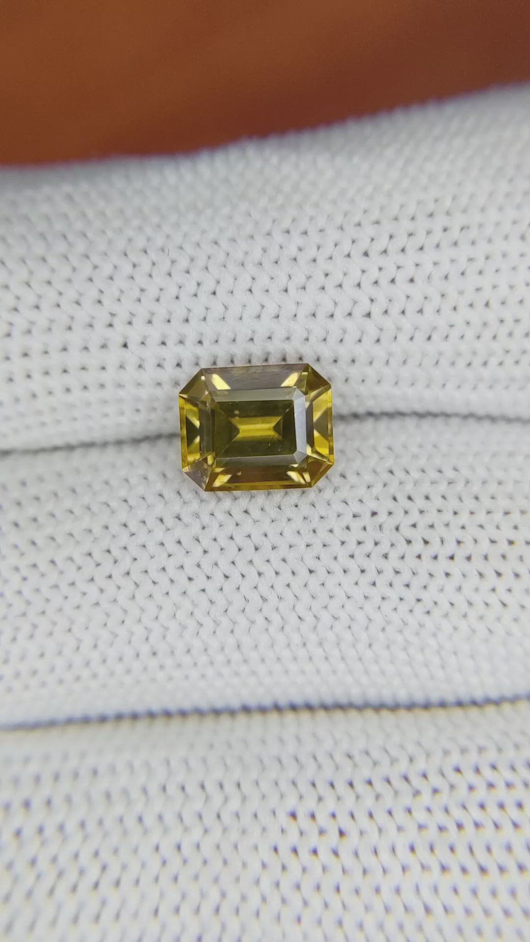 3.01 Ct. Zircon from Ceylon (Sri Lanka) Size Video