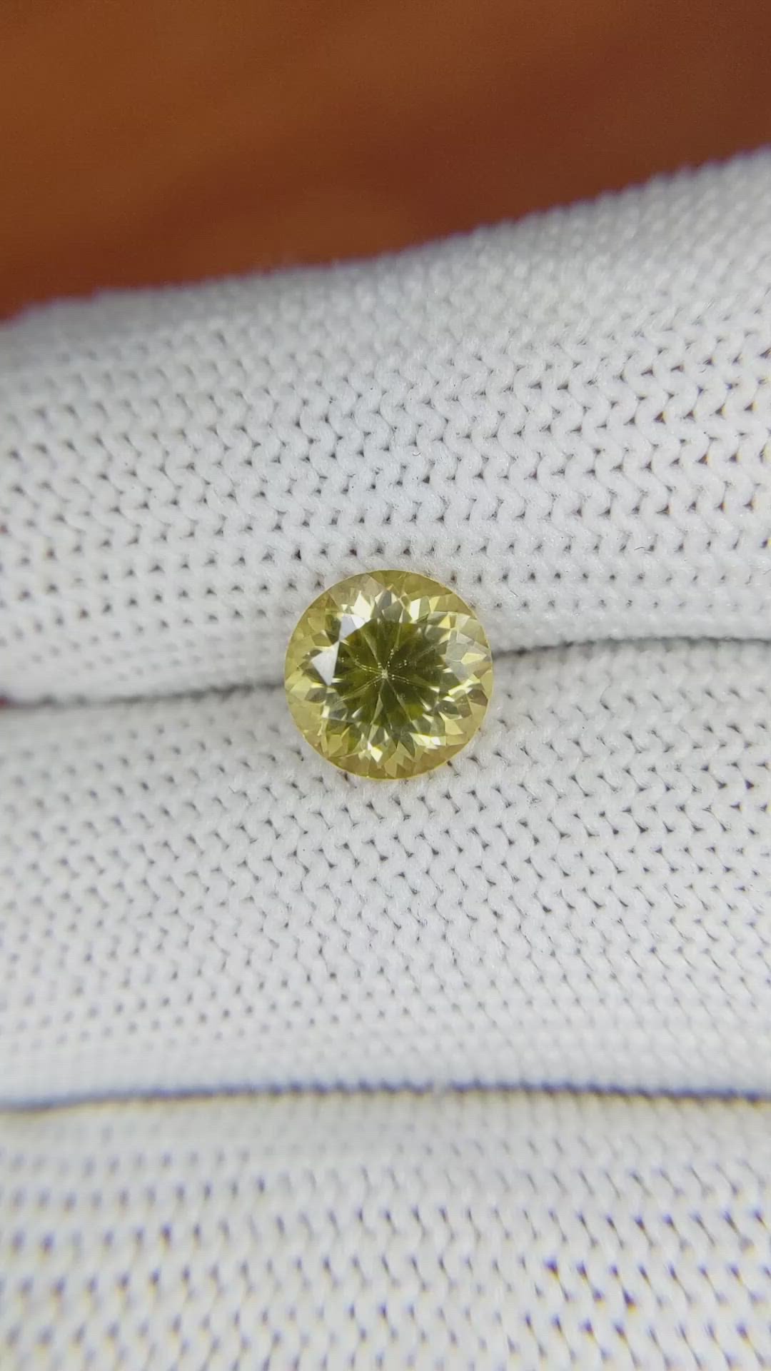 2.68 Ct. Zircon from Ceylon (Sri Lanka) Size Video