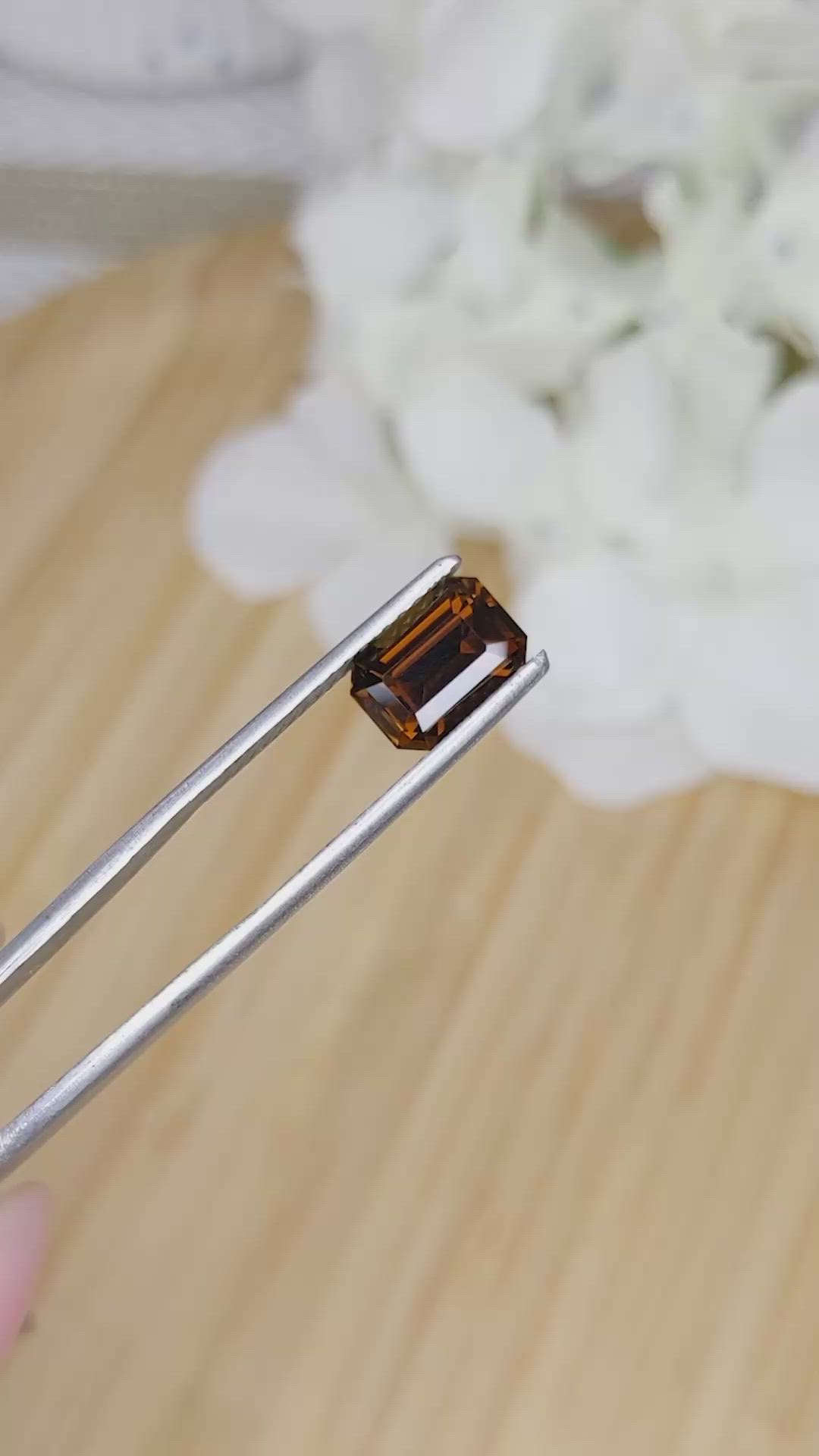 2.63 Ct. Zircon from Ceylon (Sri Lanka) Size Video