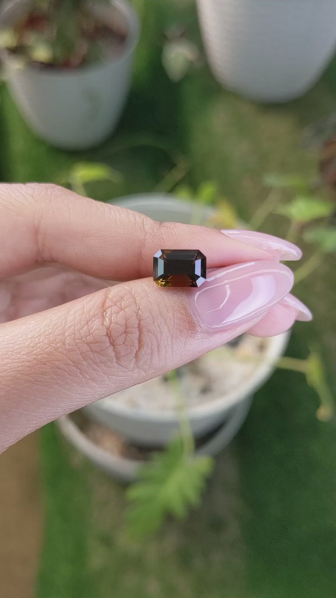 2.63 Ct. Zircon from Ceylon (Sri Lanka) Size Video