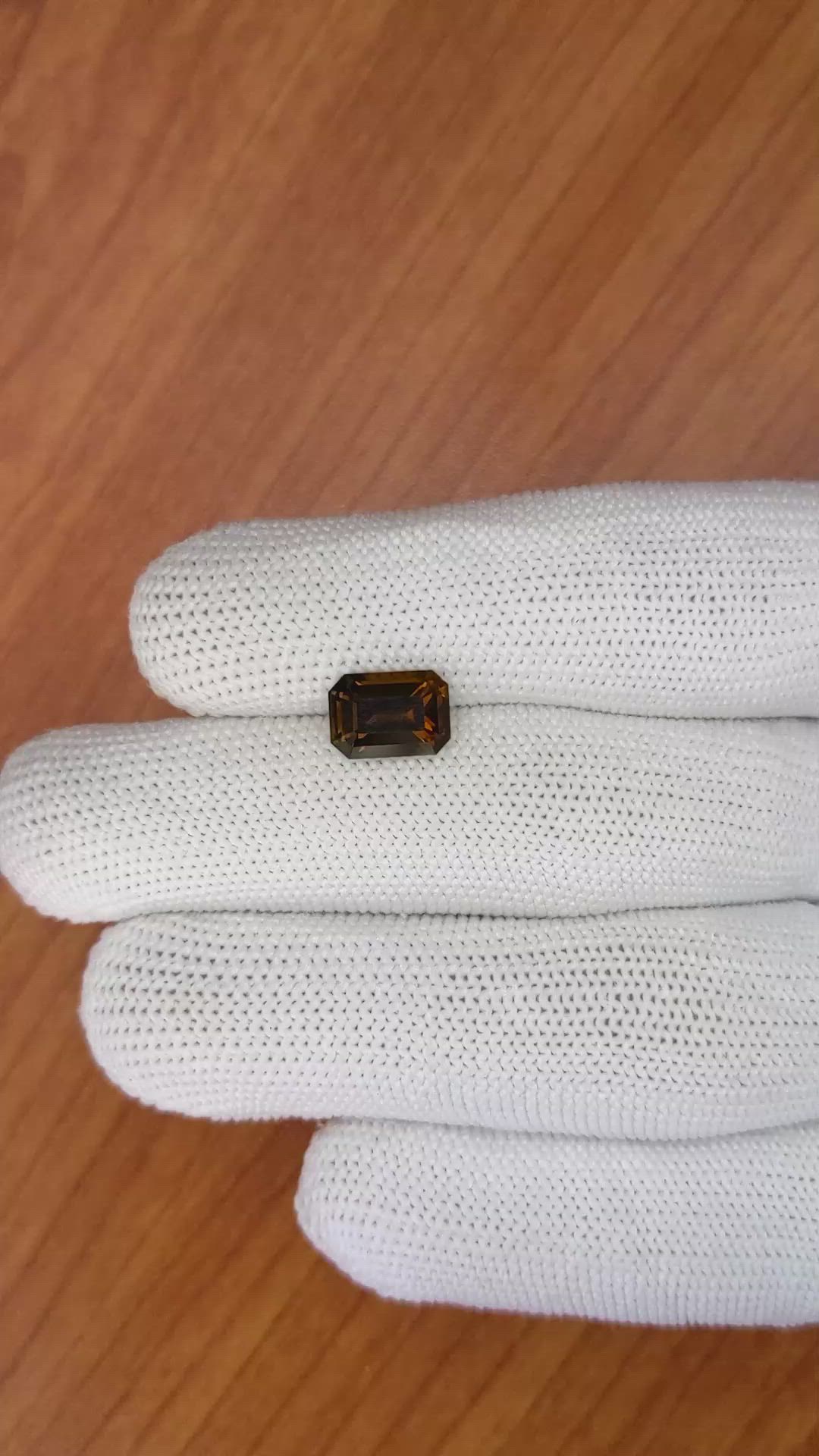 2.63 Ct. Zircon from Ceylon (Sri Lanka) Size Video