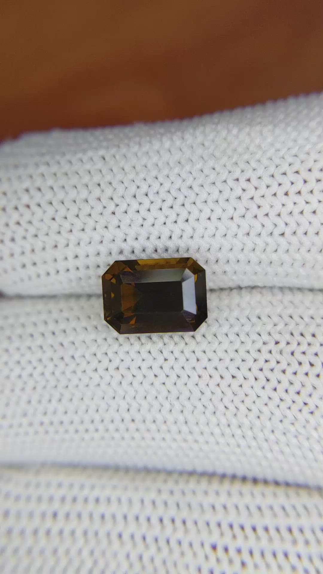 2.63 Ct. Zircon from Ceylon (Sri Lanka) Size Video