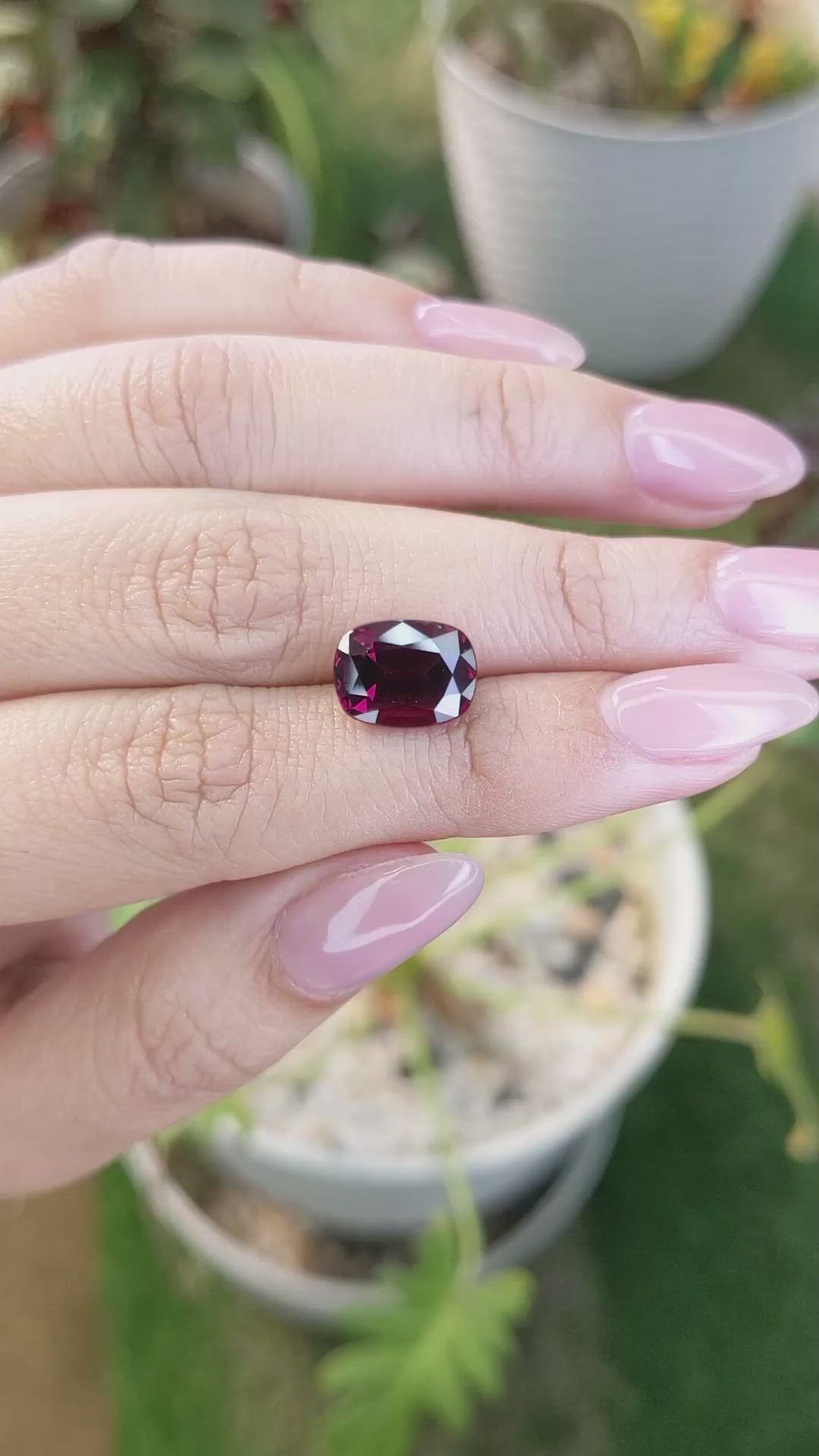 5.29 Ct. Rhodolite Garnet from Ceylon (Sri Lanka) Size Video