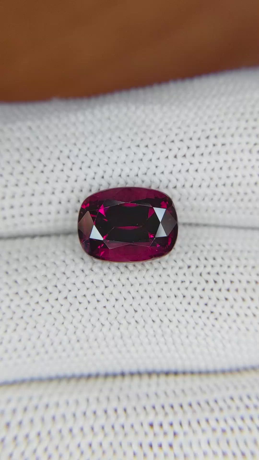 5.29 Ct. Rhodolite Garnet from Ceylon (Sri Lanka) Size Video