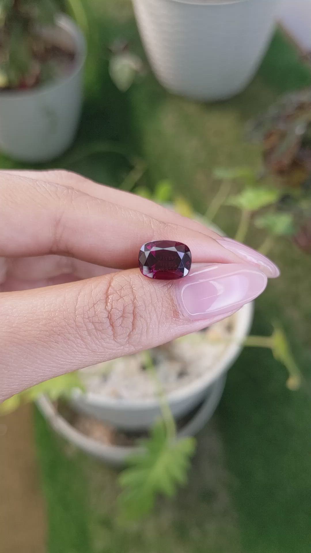5.29 Ct. Rhodolite Garnet from Ceylon (Sri Lanka) Size Video