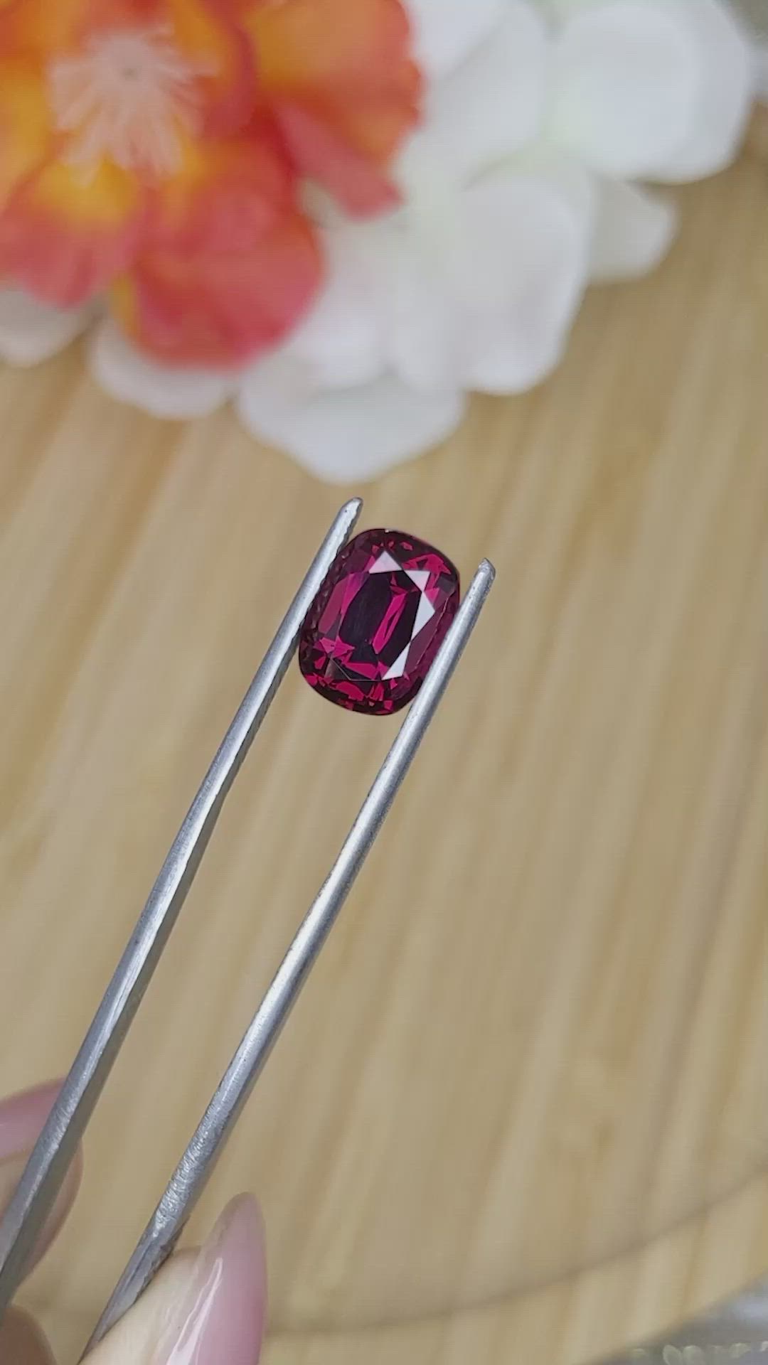 5.29 Ct. Rhodolite Garnet from Ceylon (Sri Lanka) Size Video
