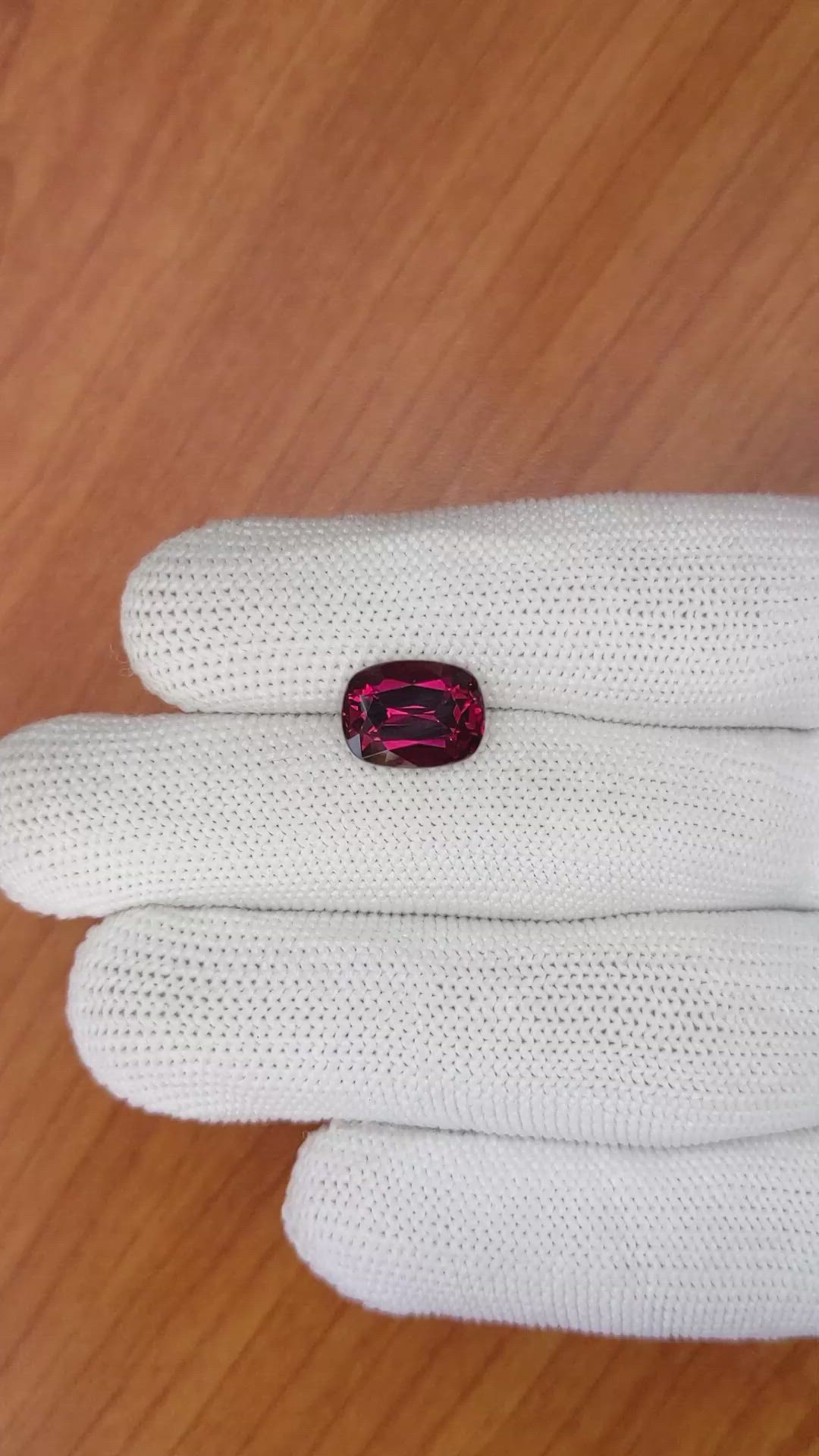 5.29 Ct. Rhodolite Garnet from Ceylon (Sri Lanka) Size Video