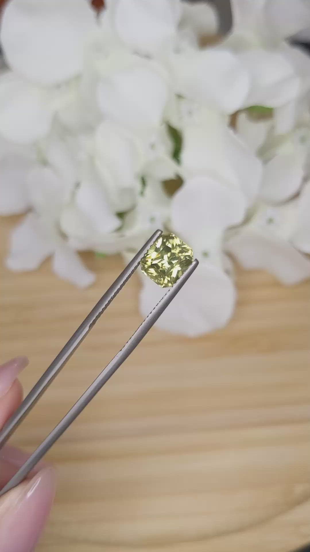 3.26 Ct. Zircon from Ceylon (Sri Lanka) Size Video