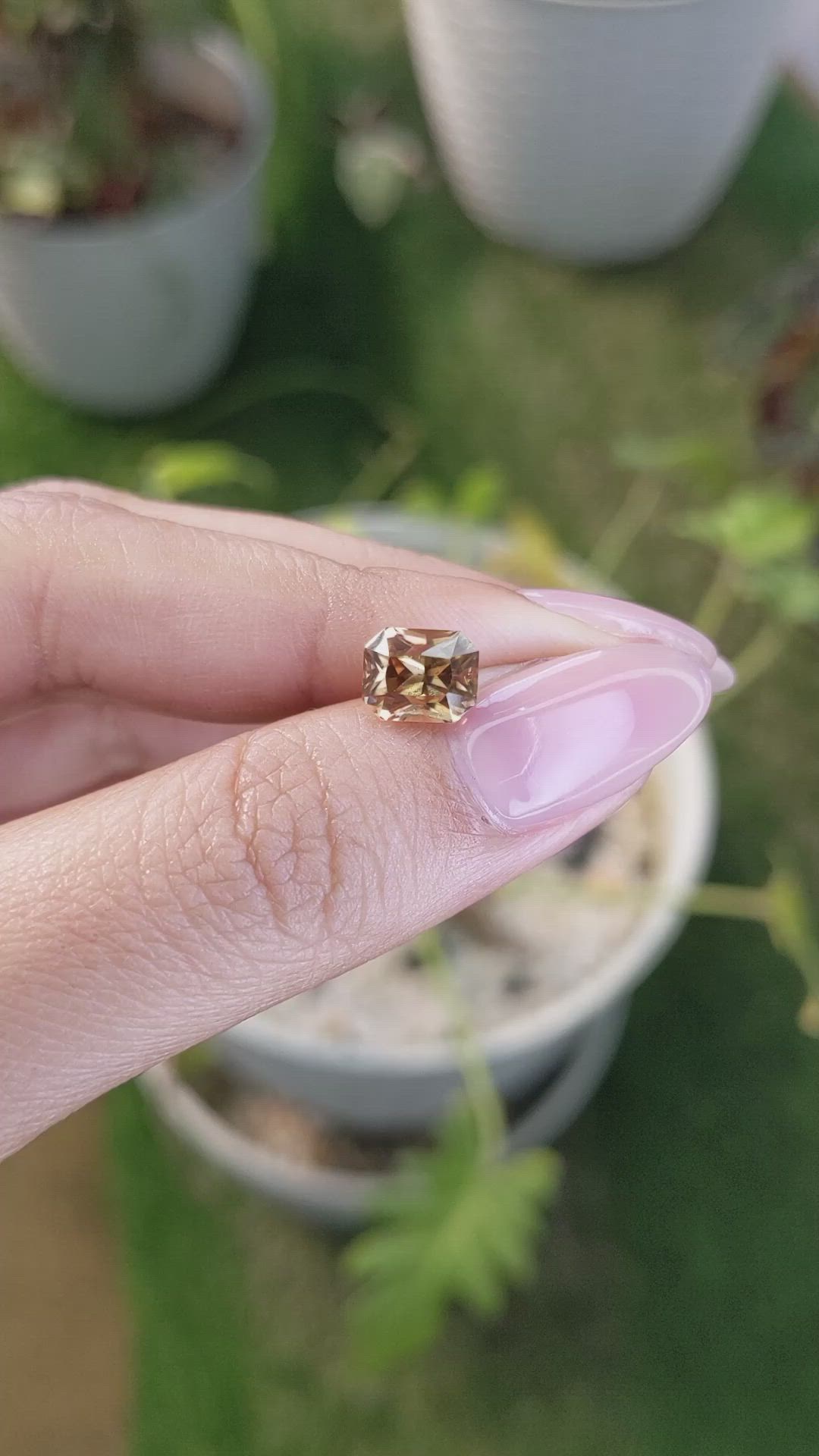 3.50 Ct. Zircon from Ceylon (Sri Lanka) Size Video