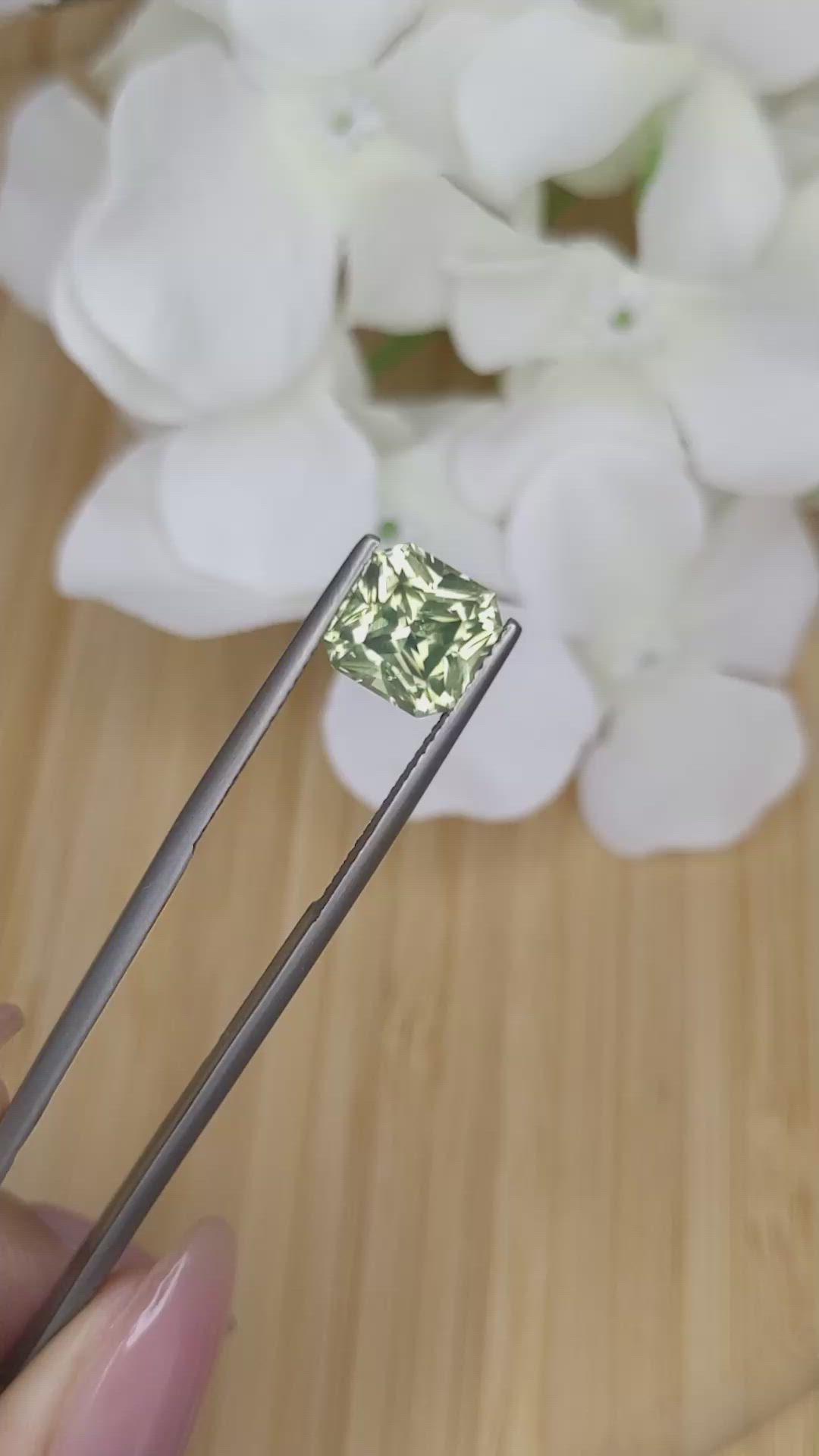 4.06 Ct. Zircon from Ceylon (Sri Lanka) Size Video