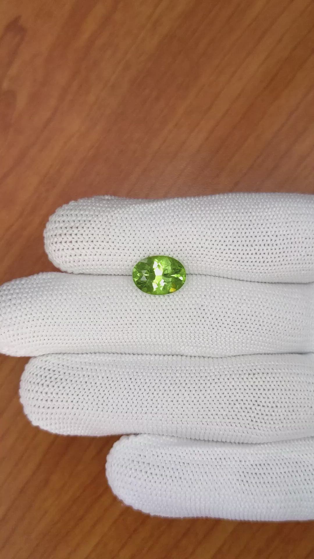2.81 Ct. Peridot from Ceylon (Sri Lanka) Size Video