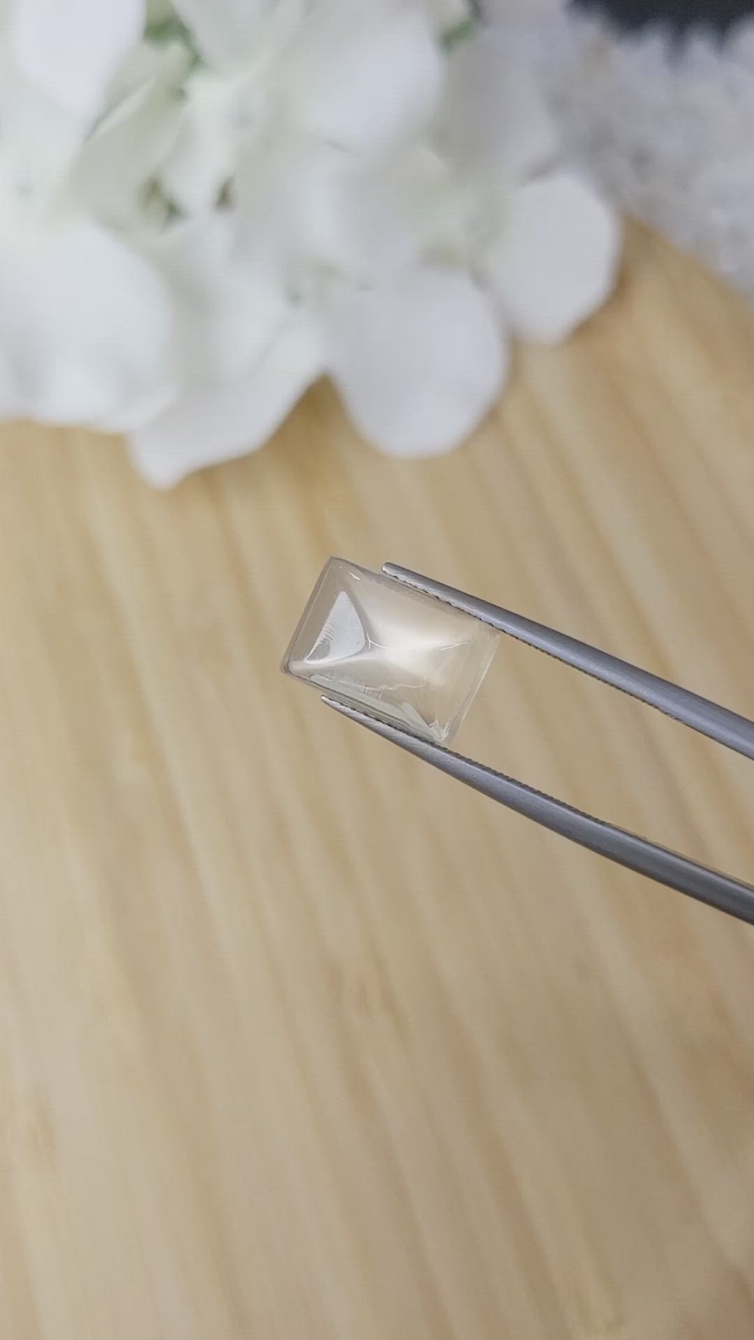 5.01 Ct. Cabochon Moonstone from Ceylon (Sri Lanka) Size Video