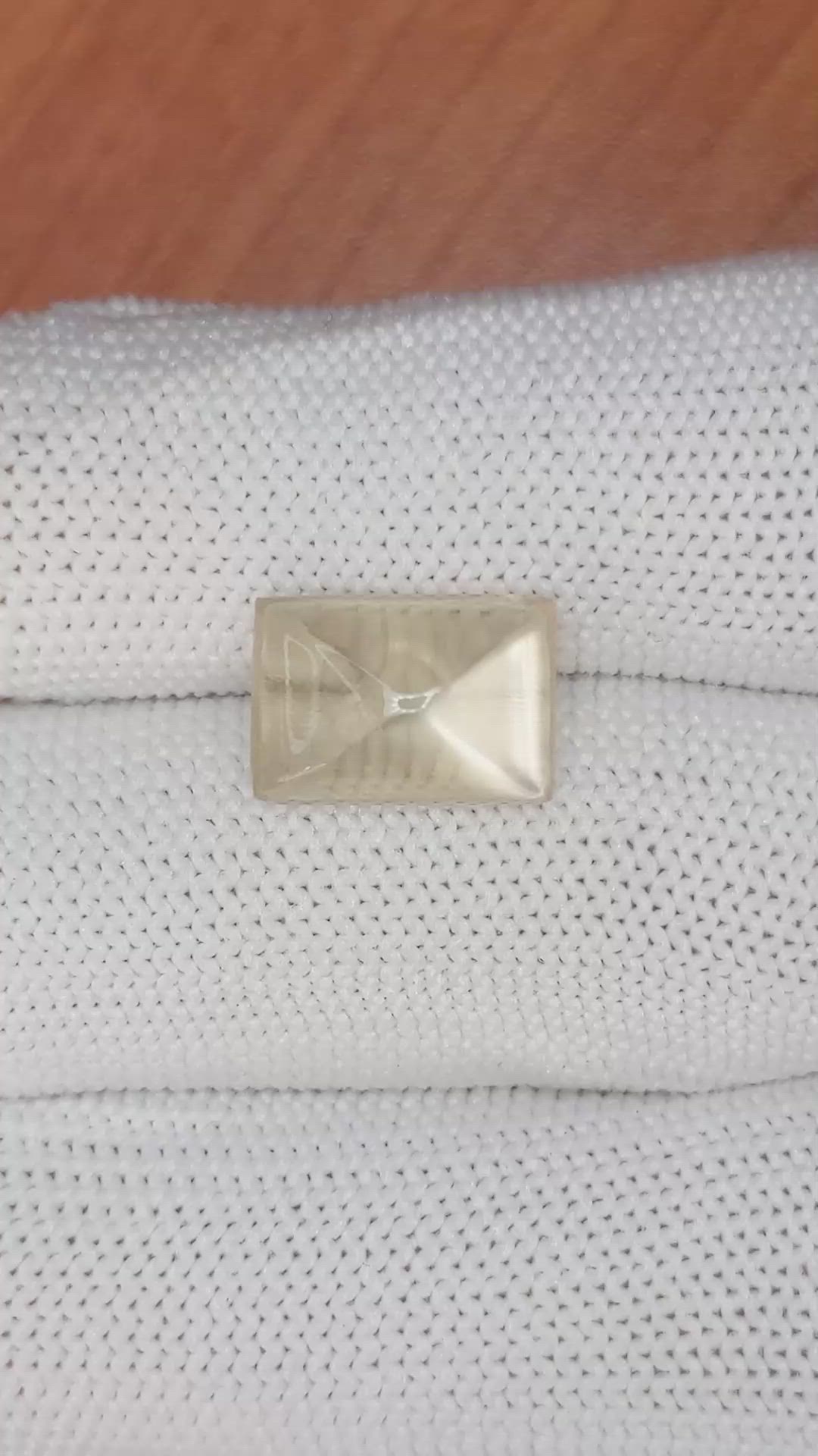 5.01 Ct. Cabochon Moonstone from Ceylon (Sri Lanka) Size Video