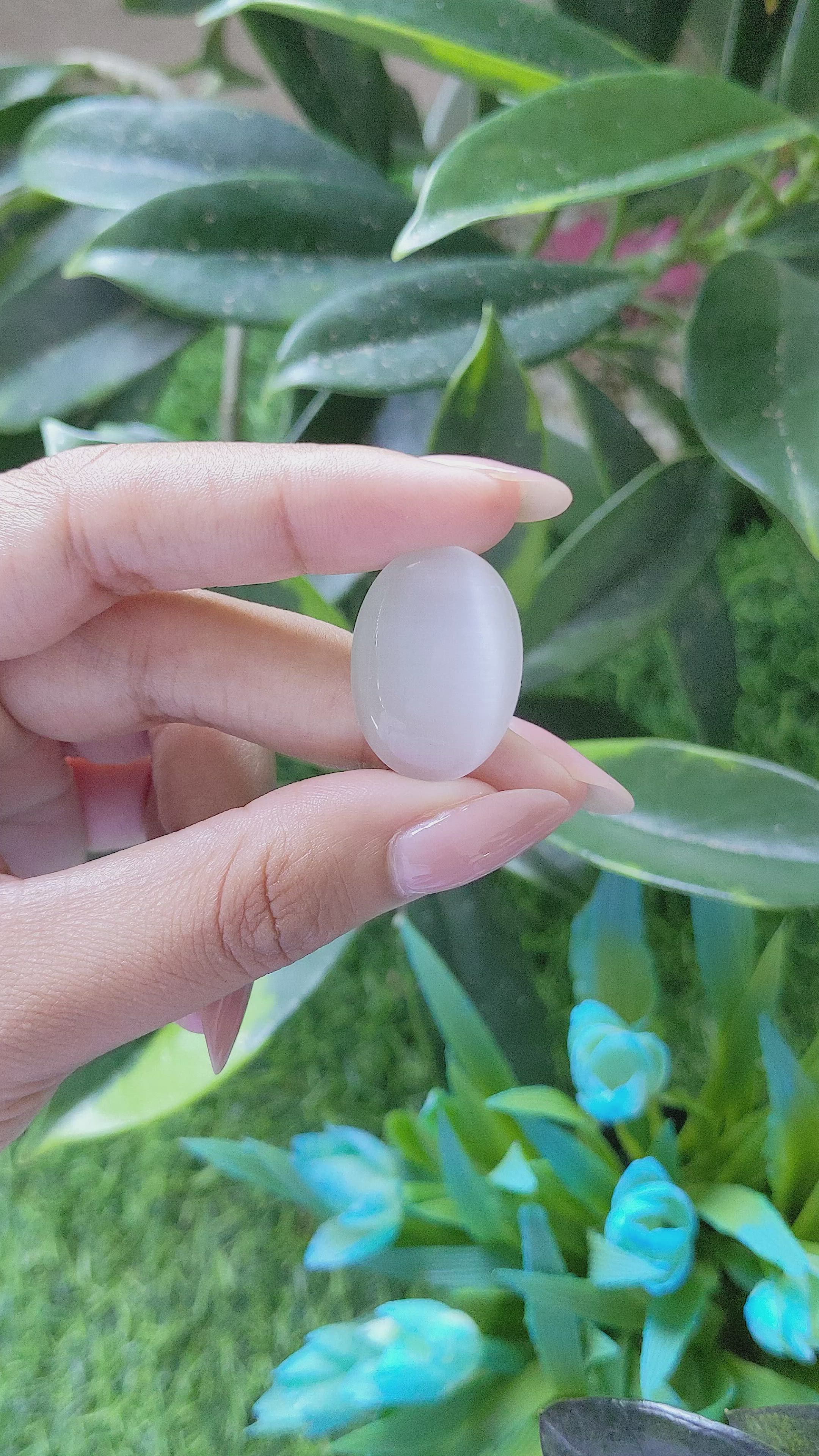 16.05 Ct. White Cabochon Moonstone from Ceylon (Sri Lanka) Size Video