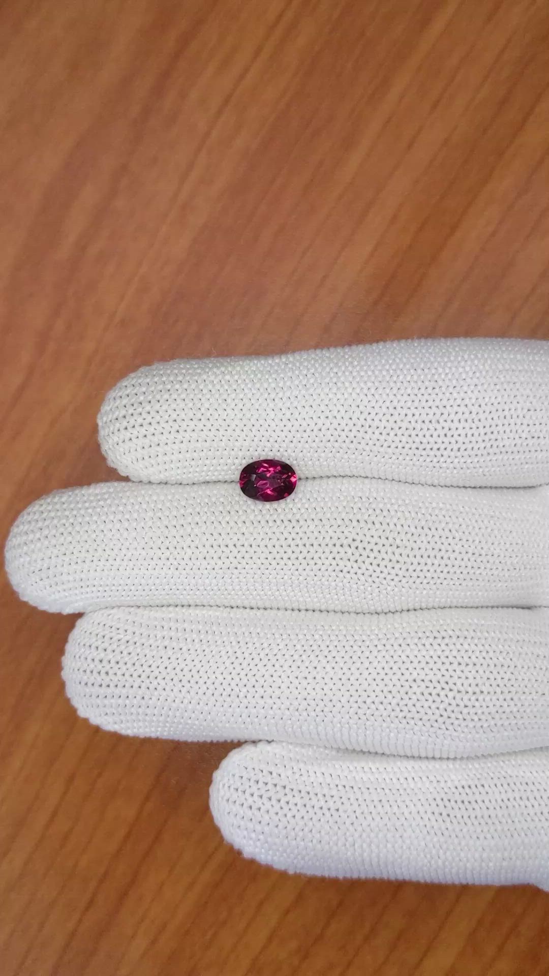 1.07 Ct. Rhodolite Garnet from Ceylon (Sri Lanka) Size Video