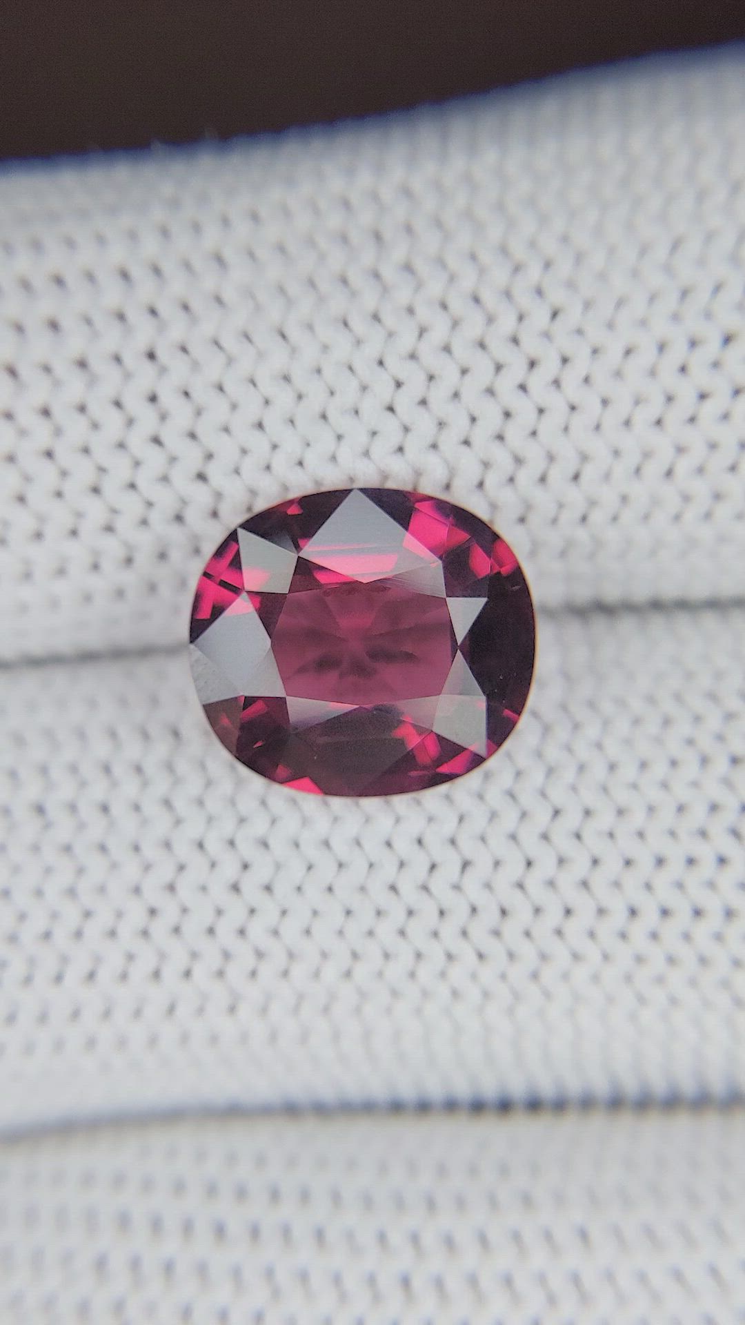 5.00 Ct. Rhodolite Garnet from Ceylon (Sri Lanka) Size Video