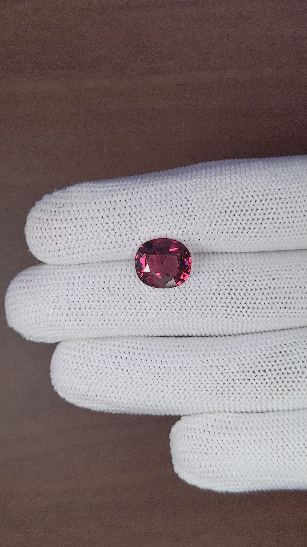 5.00 Ct. Rhodolite Garnet from Ceylon (Sri Lanka) Size Video