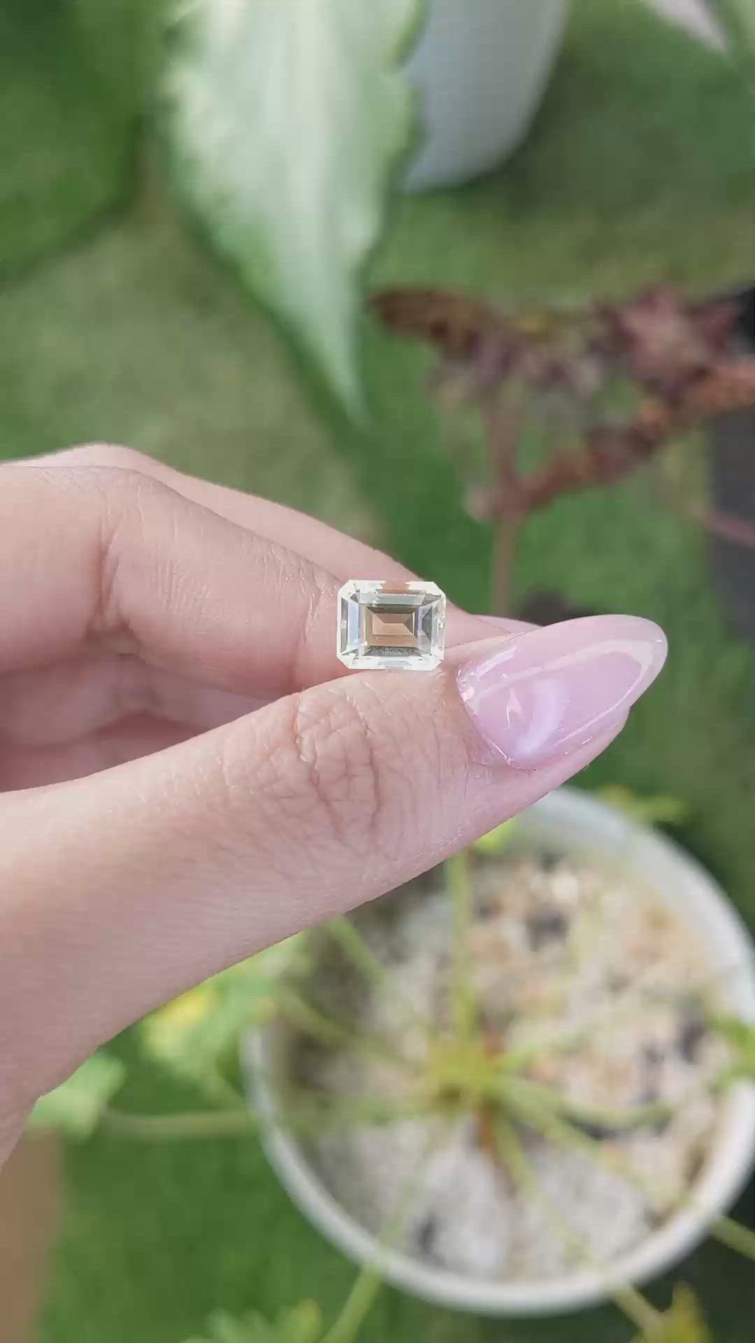 2.71 Ct. Topaz from Ceylon (Sri Lanka) Size Video
