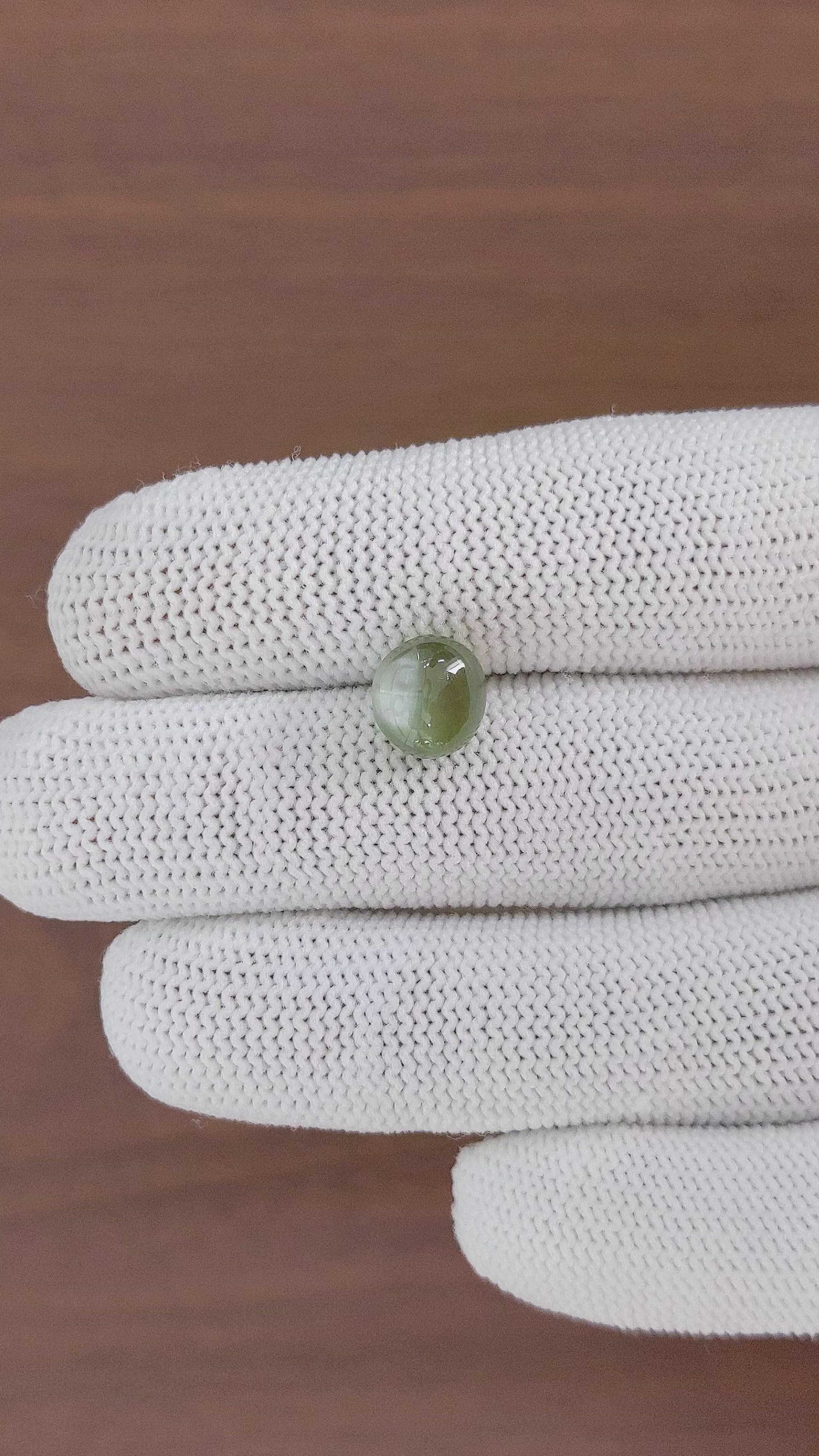 5.06 Ct. Cabochon Alexandrite from Ceylon (Sri Lanka) Size Video