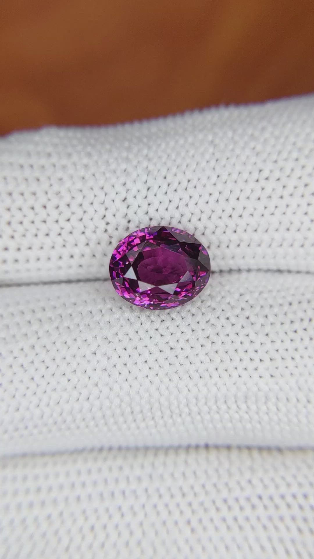 4.03 Ct. Rhodolite Garnet from Ceylon (Sri Lanka) Size Video