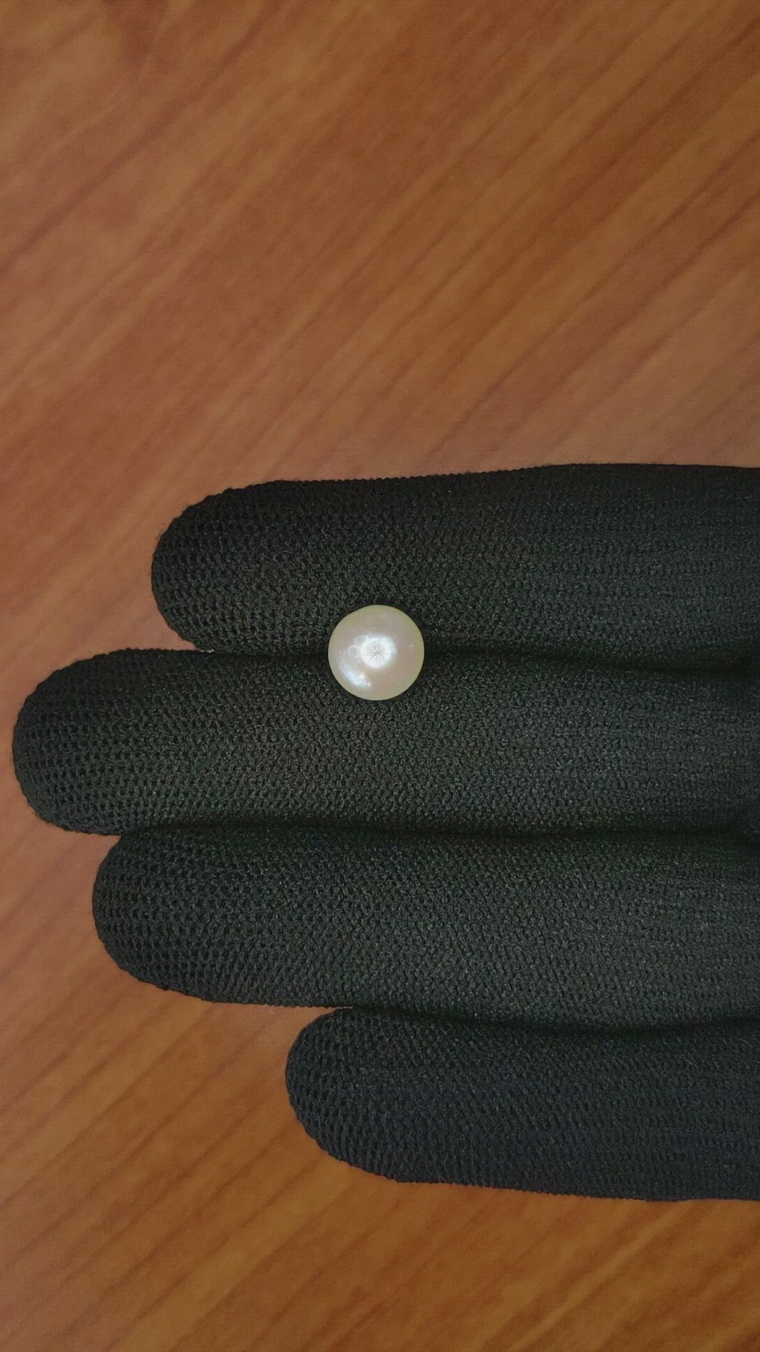 3.28 Ct. Cream with Gold Overtone South Sea Pearl from Australia Size Video