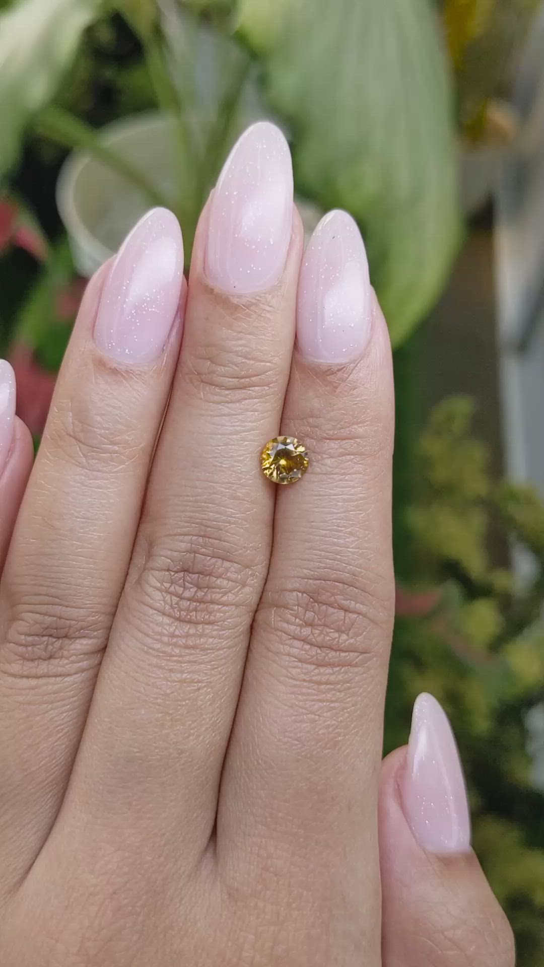 1.02 Ct. Zircon from Ceylon (Sri Lanka) Size Video