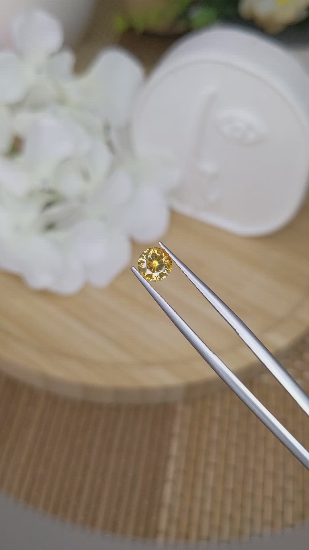 1.02 Ct. Zircon from Ceylon (Sri Lanka) Size Video