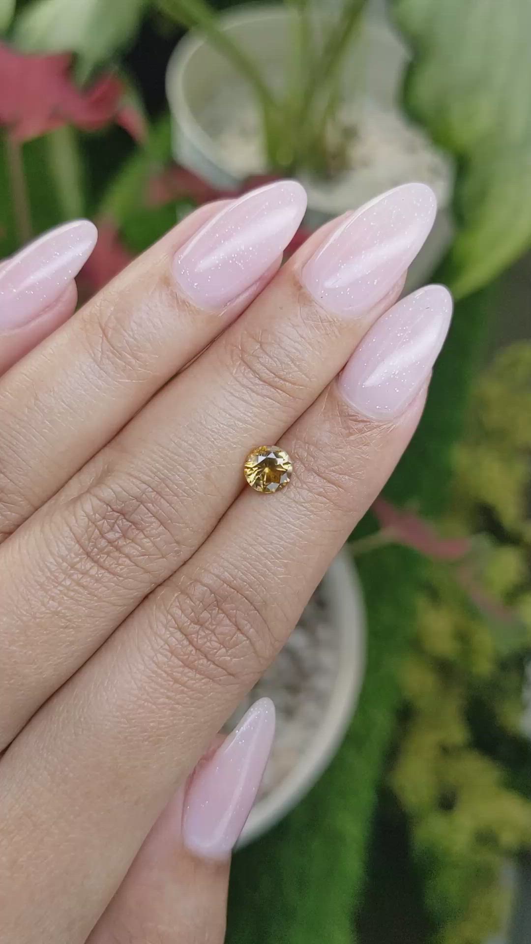 1.02 Ct. Zircon from Ceylon (Sri Lanka) Size Video