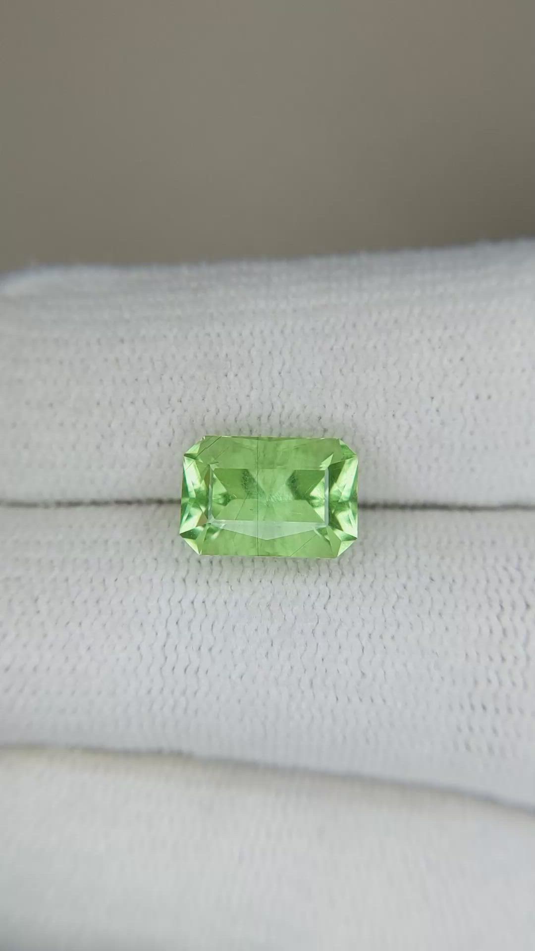 3.32 Ct. Green (Lime Green) Peridot from Afghanistan Size Video