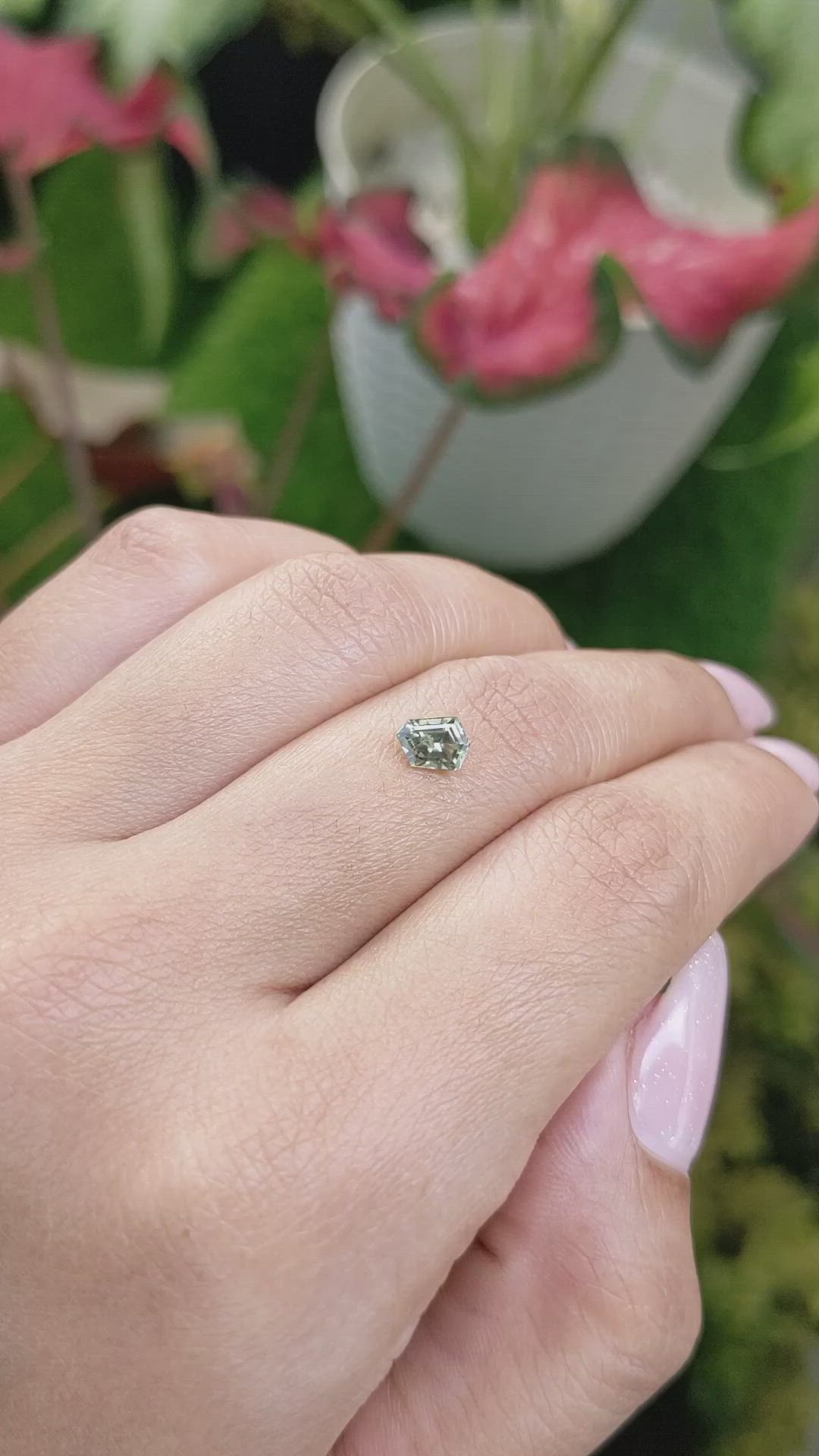 0.60 Ct. Alexandrite from Ceylon (Sri Lanka) Size Video