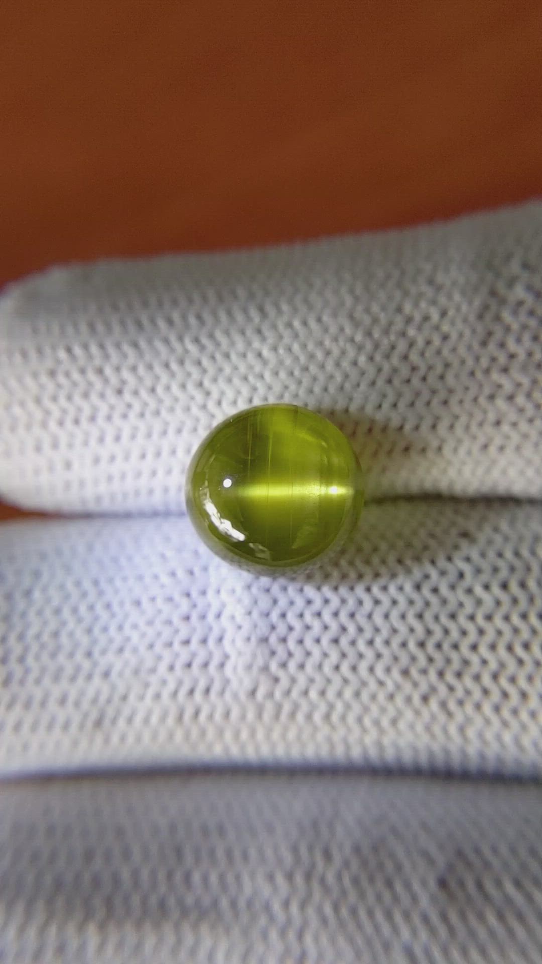 8.26 Ct. Cabochon Chrysoberyl from Ceylon (Sri Lanka) Size Video