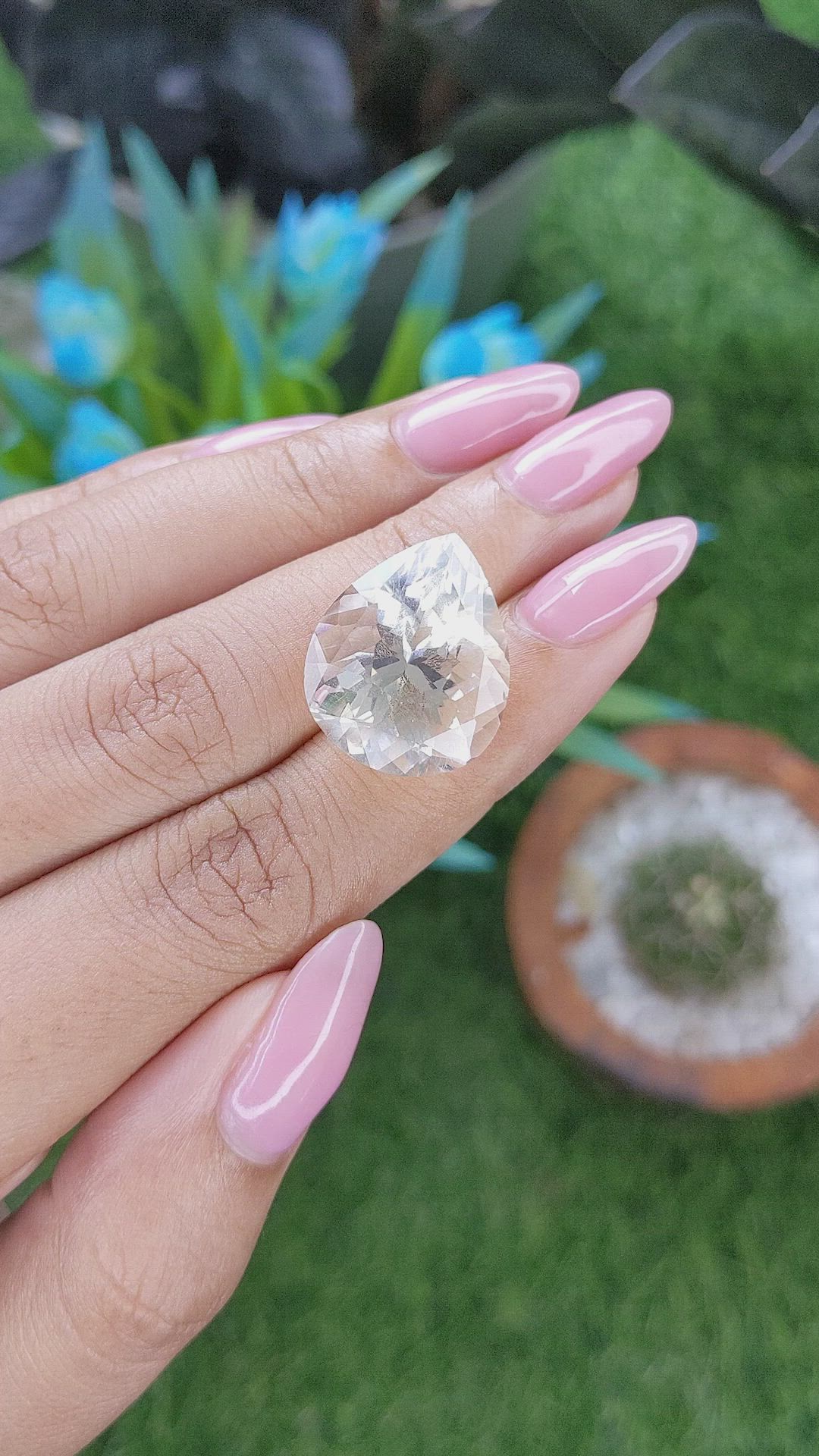 18.27 Ct. White Quartz Size Video
