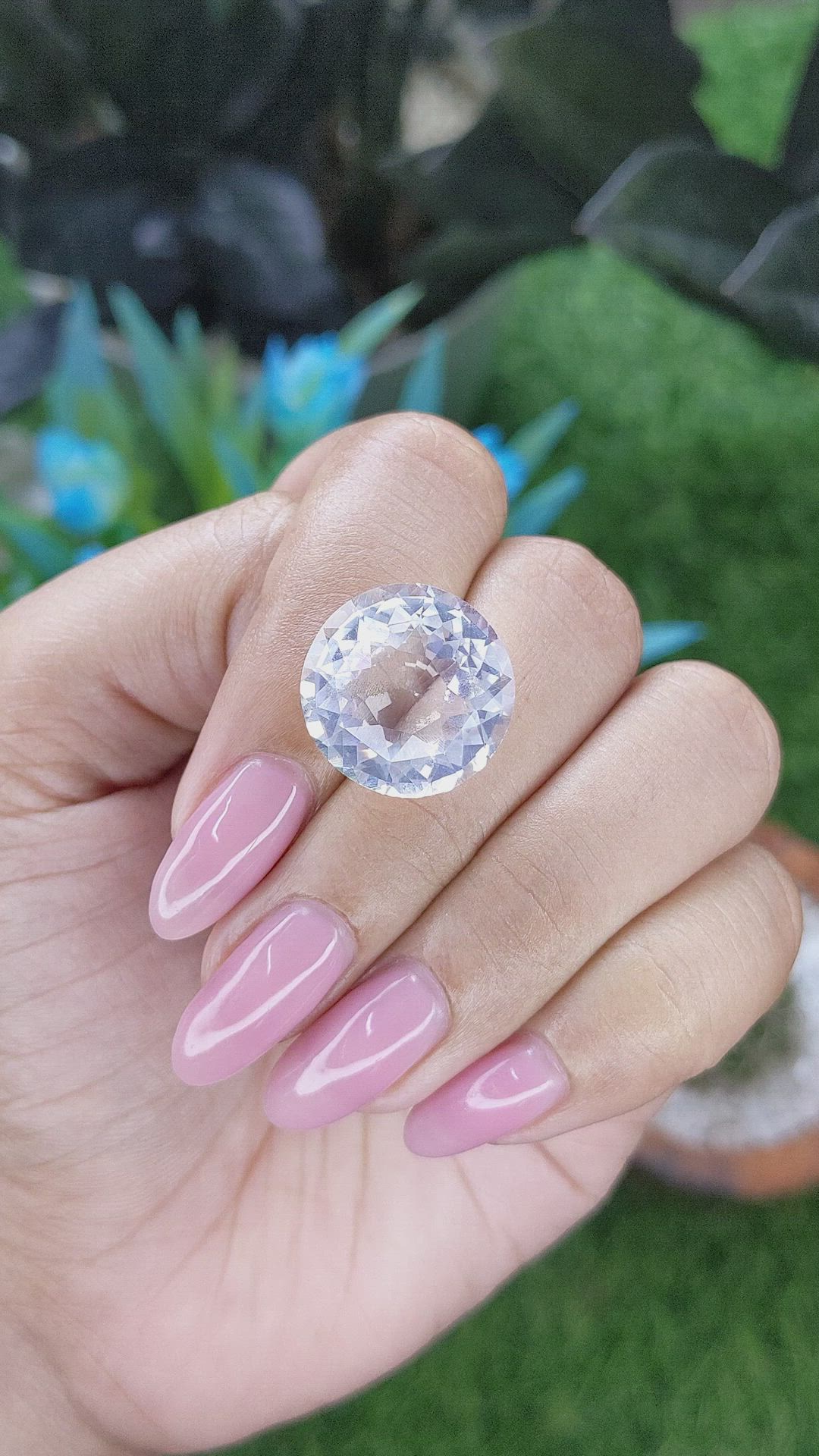 14.75 Ct. White Quartz Size Video