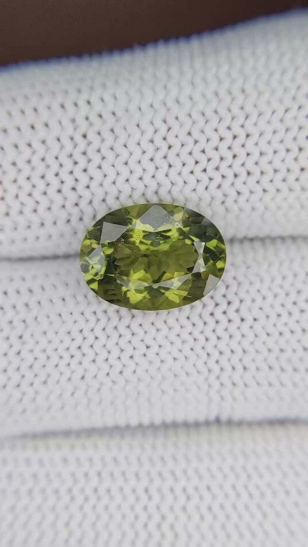 5.25 Ct. Alexandrite from Ceylon (Sri Lanka) Size Video