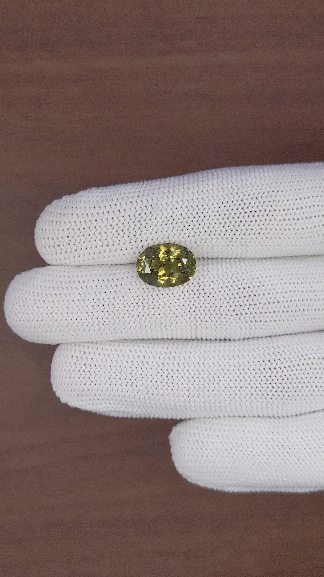 5.25 Ct. Alexandrite from Ceylon (Sri Lanka) Size Video