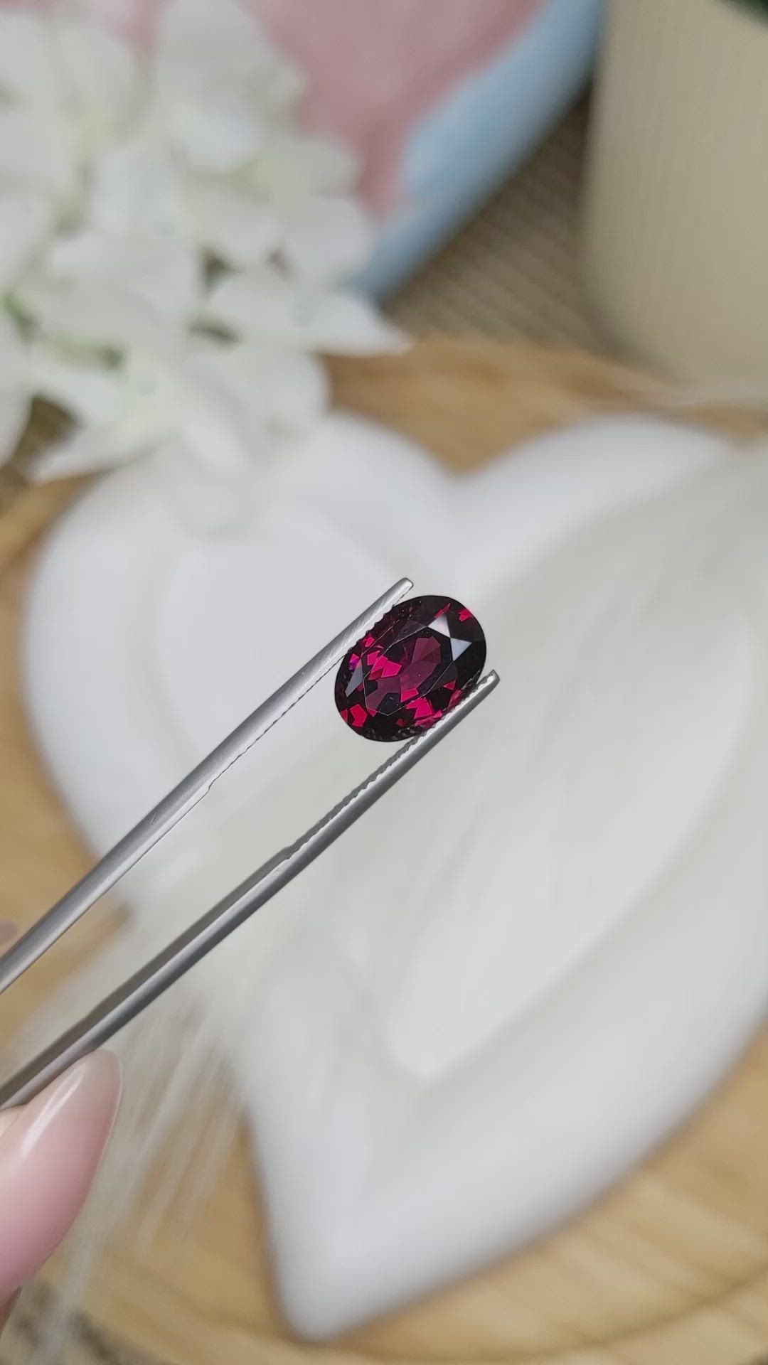 4.34 Ct. Rhodolite Garnet from Ceylon (Sri Lanka) Size Video