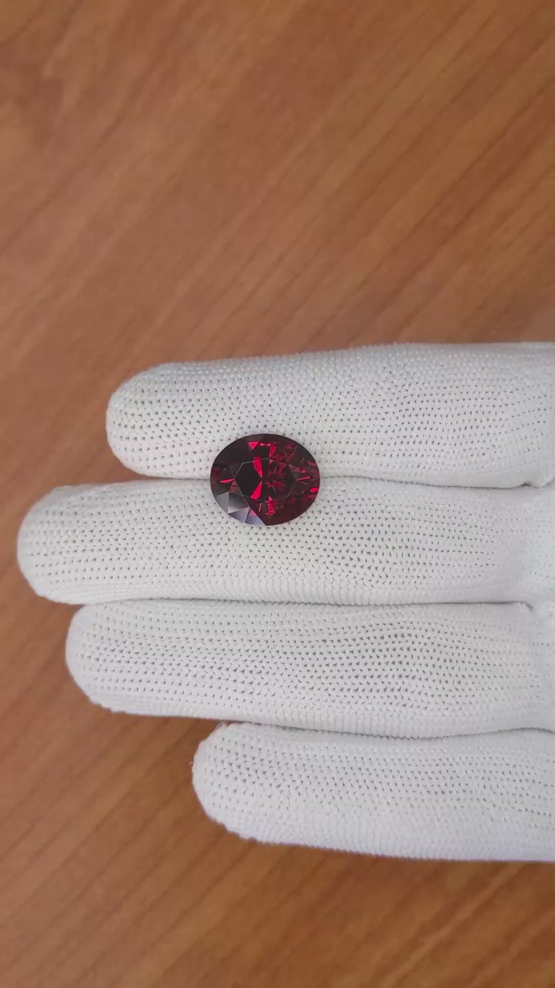 9.92 Ct. Rhodolite Garnet from Ceylon (Sri Lanka) Size Video