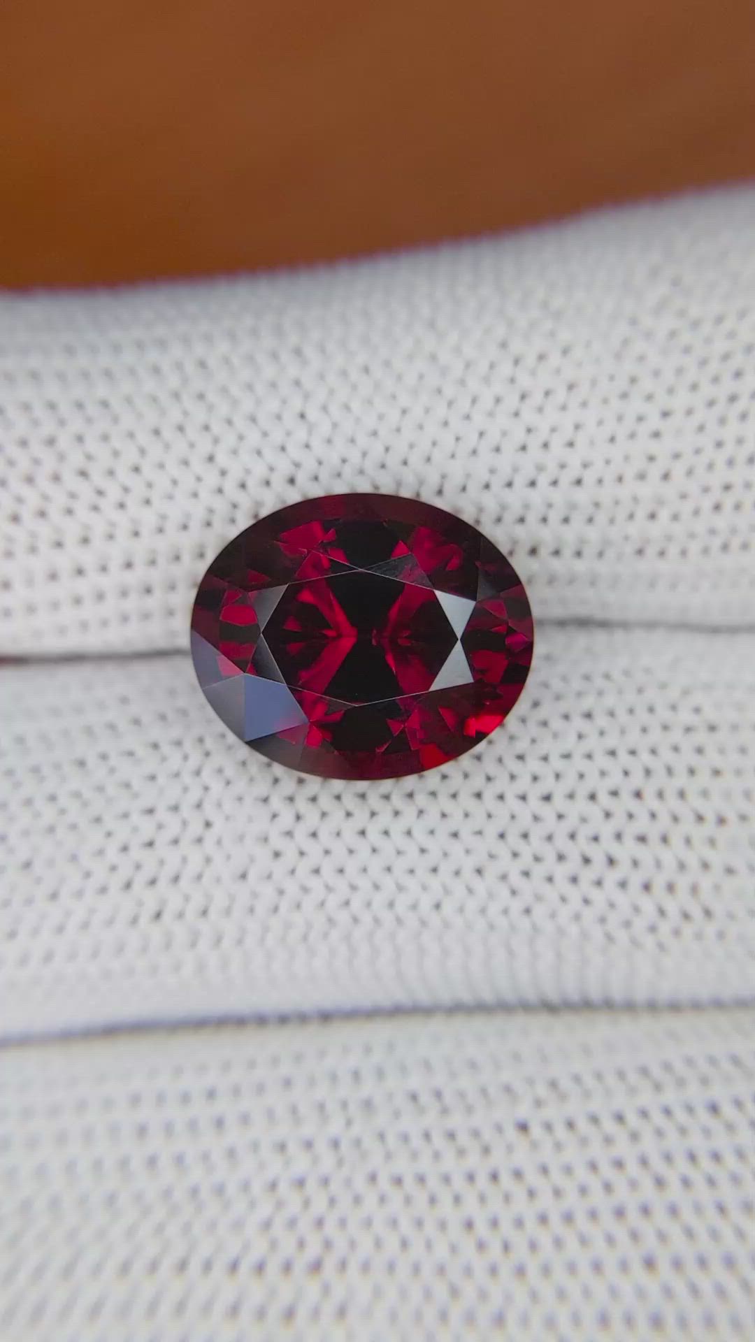 9.92 Ct. Rhodolite Garnet from Ceylon (Sri Lanka) Size Video