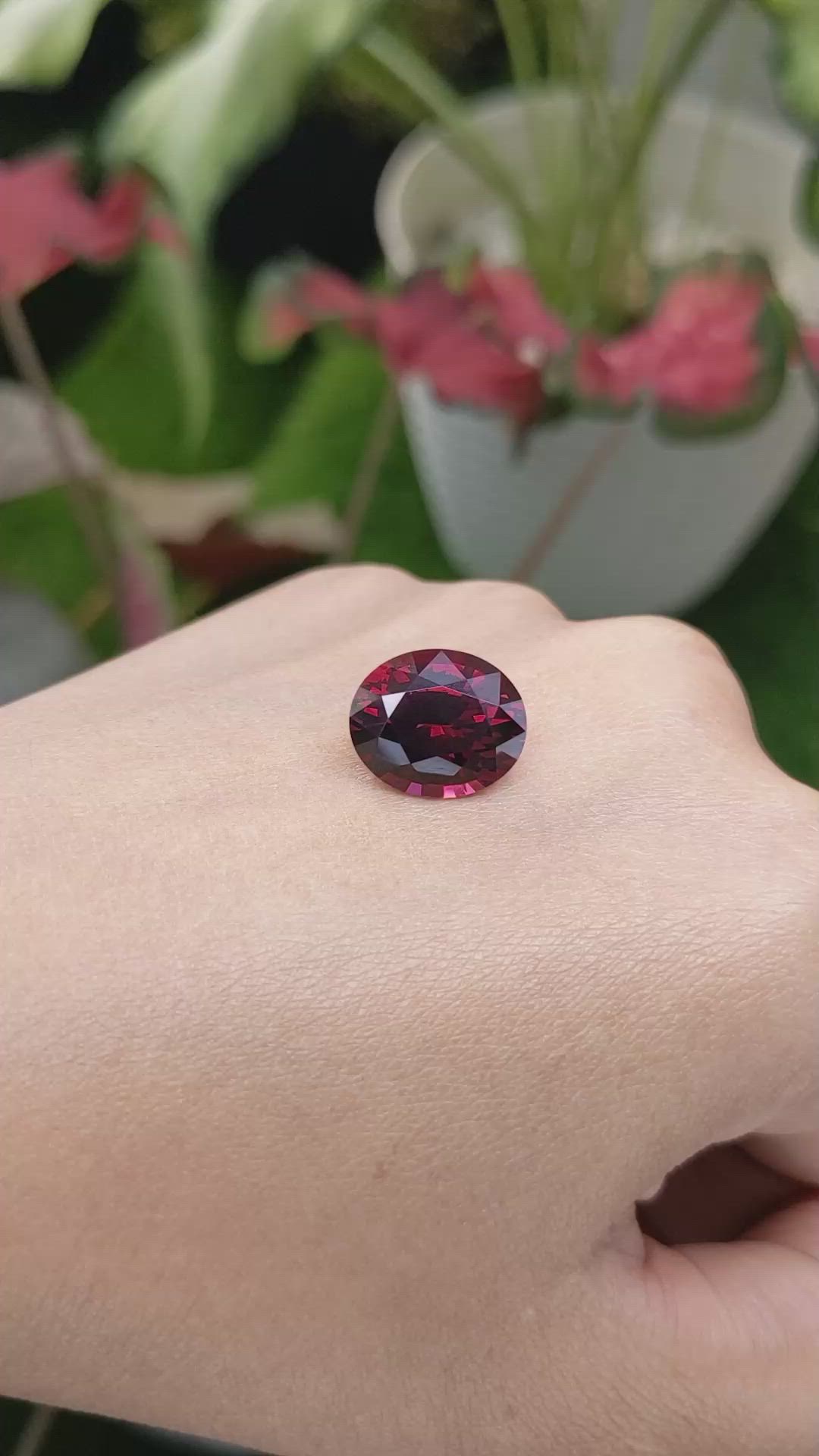 9.92 Ct. Rhodolite Garnet from Ceylon (Sri Lanka) Size Video