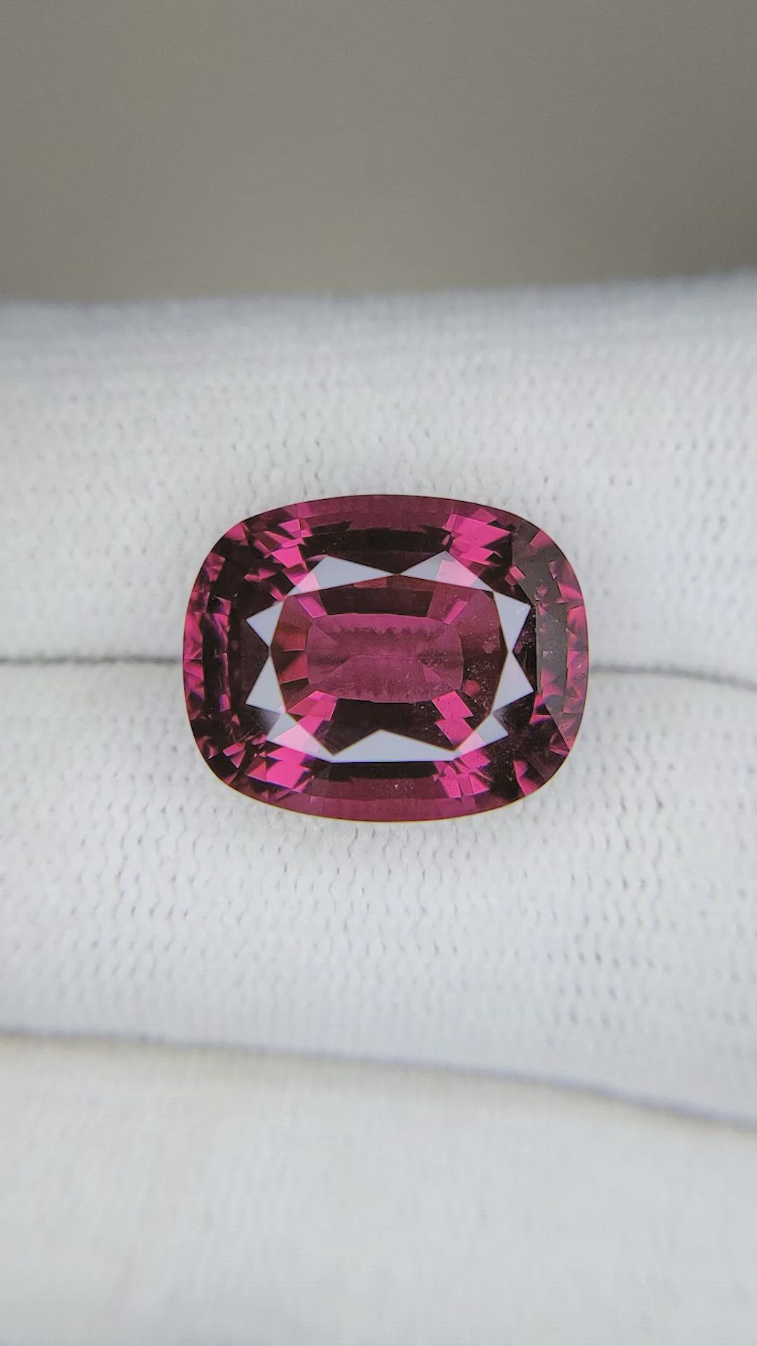 10.90 Ct. Spinel from Ceylon (Sri Lanka) Size Video