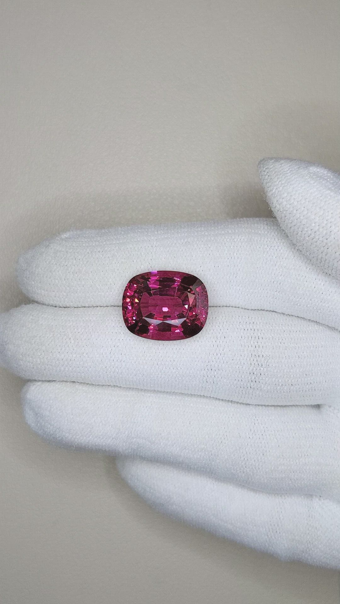 10.90 Ct. Spinel from Ceylon (Sri Lanka) Size Video
