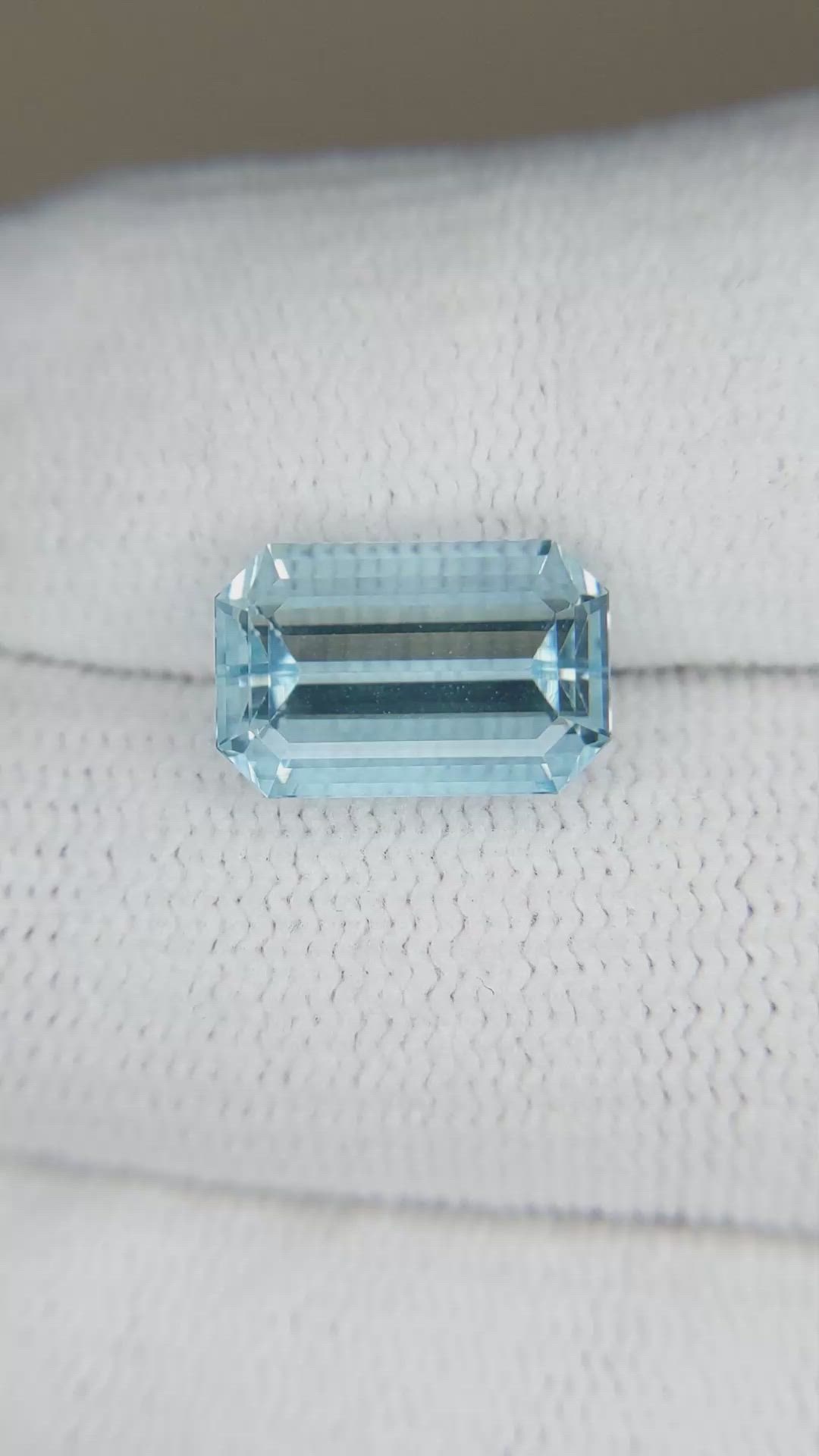 4.31 Ct. Blue Aquamarine from Mozambique Size Video