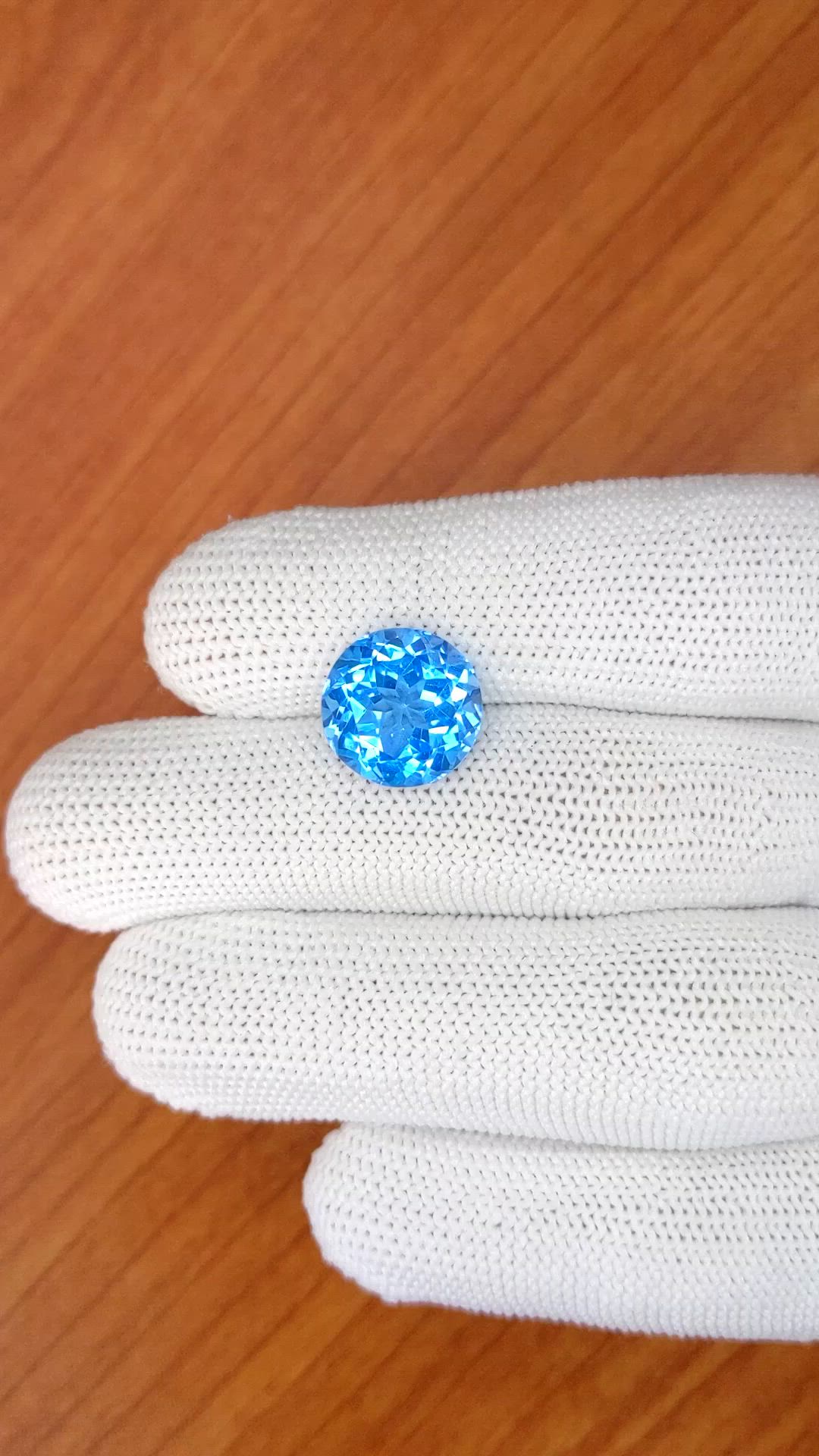 9.22 Ct. Swiss Blue Topaz from Ceylon (Sri Lanka) Size Video
